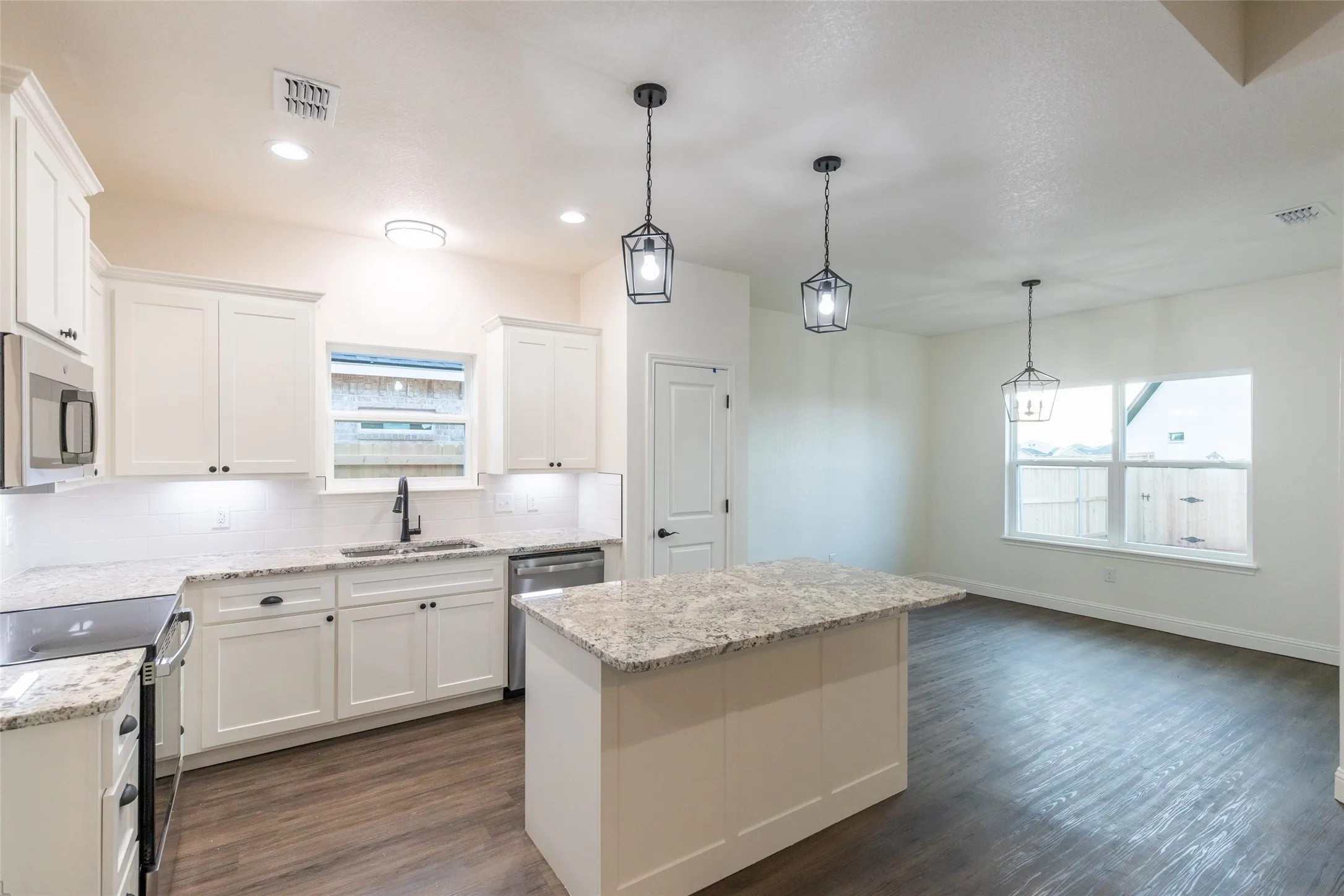 Single Family Residence For Sale in Taylor County , 7658 Wildflower Way, Abilene, Texas 79602, 3 Bedroom, 2 Bathroom, 2 Garage spaces, 1,763 Sqft, built in 2026, mls#21340978, Real Estate Agent in Abilene, Homes For Sale in Taylor county, Homes For Sale in Abilene, Realtor in Abilene Texas, Real Estate Brokerage Independent Realty Texas, Luminita Cordes Realtor