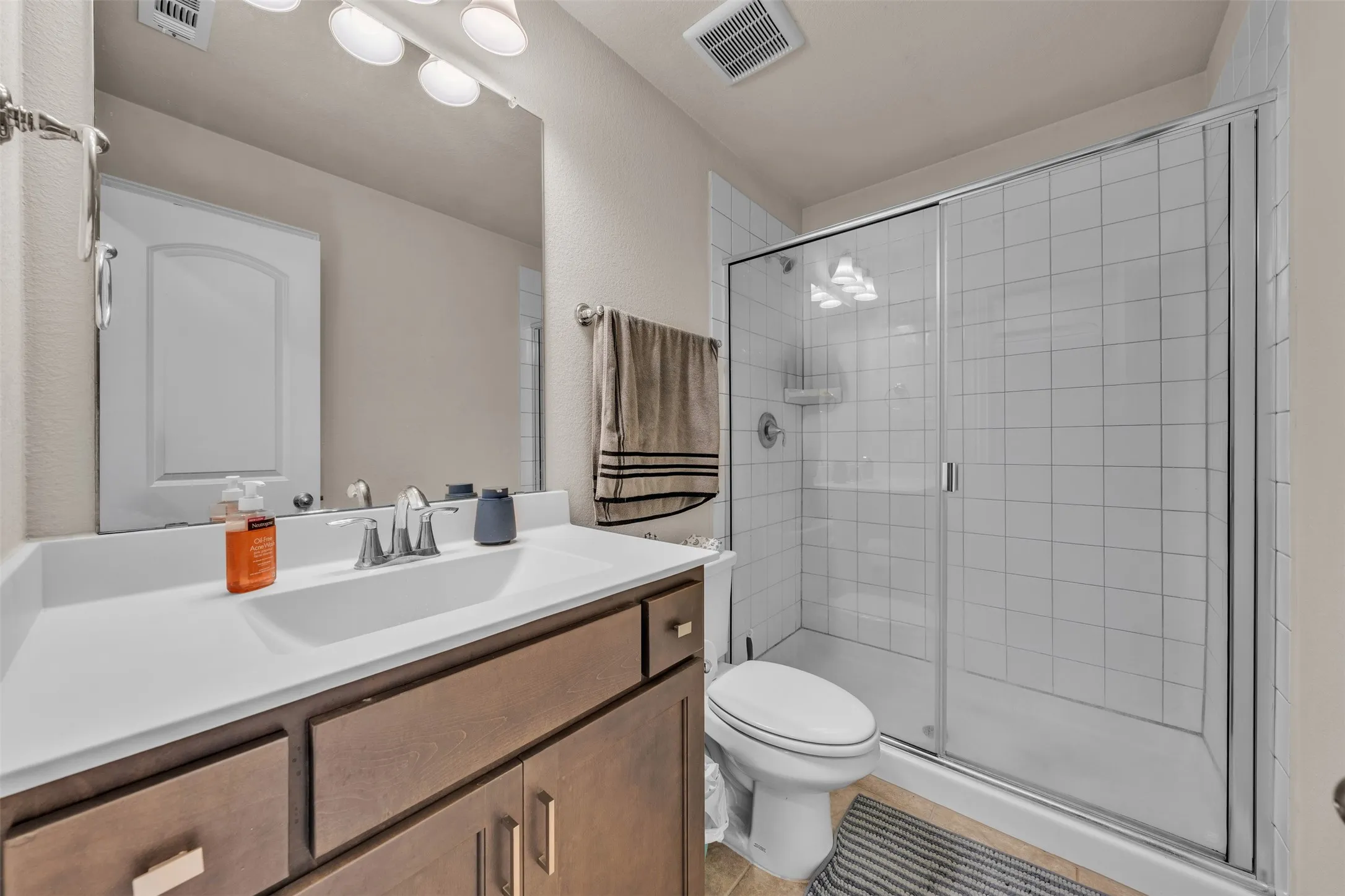 Single Family Residence For Sale in Johnson County , 2103 Horizon Drive, Mansfield, Texas 76063, 5 Bedroom, 4 Bathroom, 3 Garage spaces, 3,704 Sqft, built in 2023, mls#21331807, Real Estate Agent in Mansfield, Homes For Sale in Johnson county, Homes For Sale in Mansfield, Realtor in Mansfield Texas, Real Estate Brokerage Independent Realty Texas, Luminita Cordes Realtor