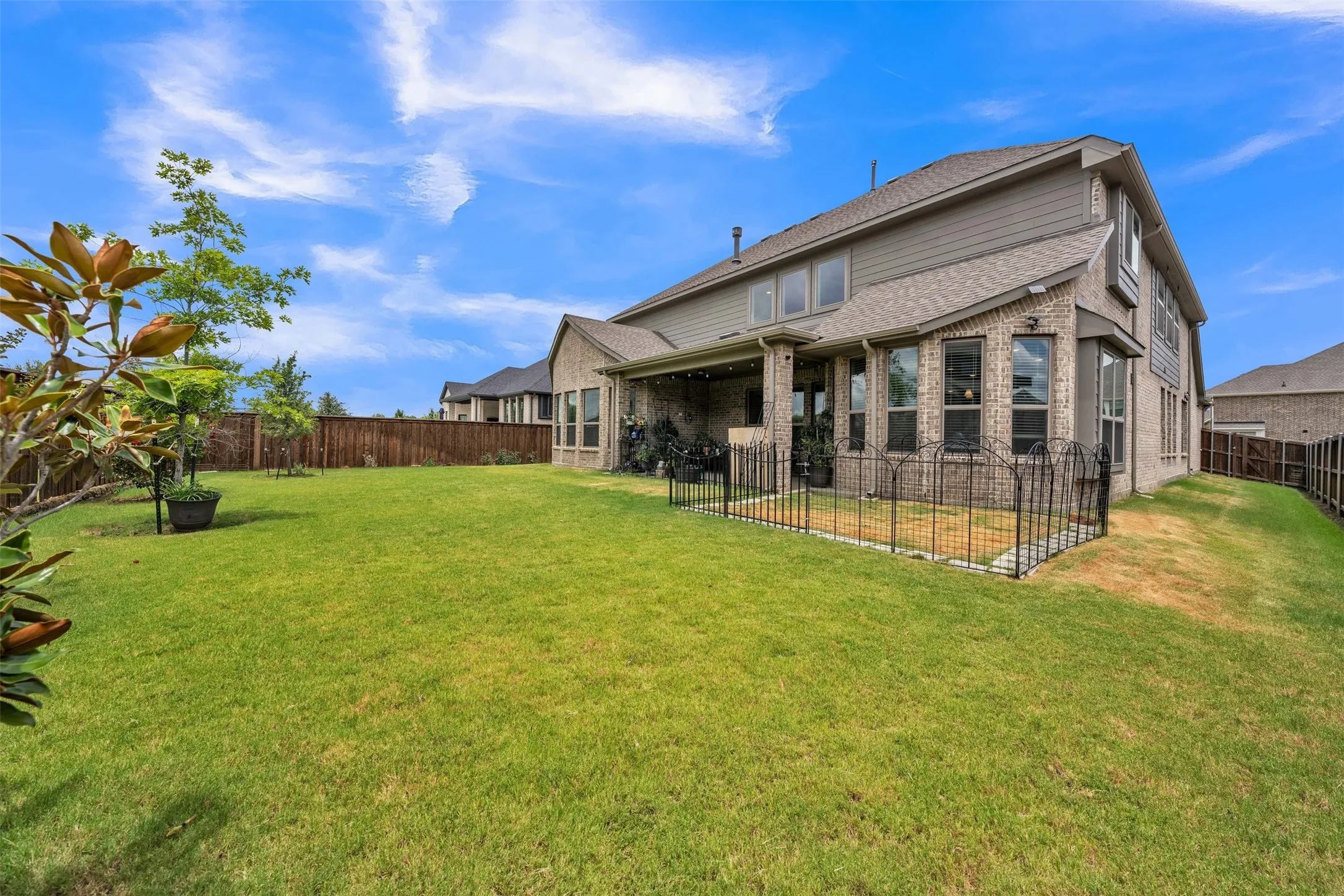 Single Family Residence For Sale in Johnson County , 2103 Horizon Drive, Mansfield, Texas 76063, 5 Bedroom, 4 Bathroom, 3 Garage spaces, 3,704 Sqft, built in 2023, mls#21331807, Real Estate Agent in Mansfield, Homes For Sale in Johnson county, Homes For Sale in Mansfield, Realtor in Mansfield Texas, Real Estate Brokerage Independent Realty Texas, Luminita Cordes Realtor