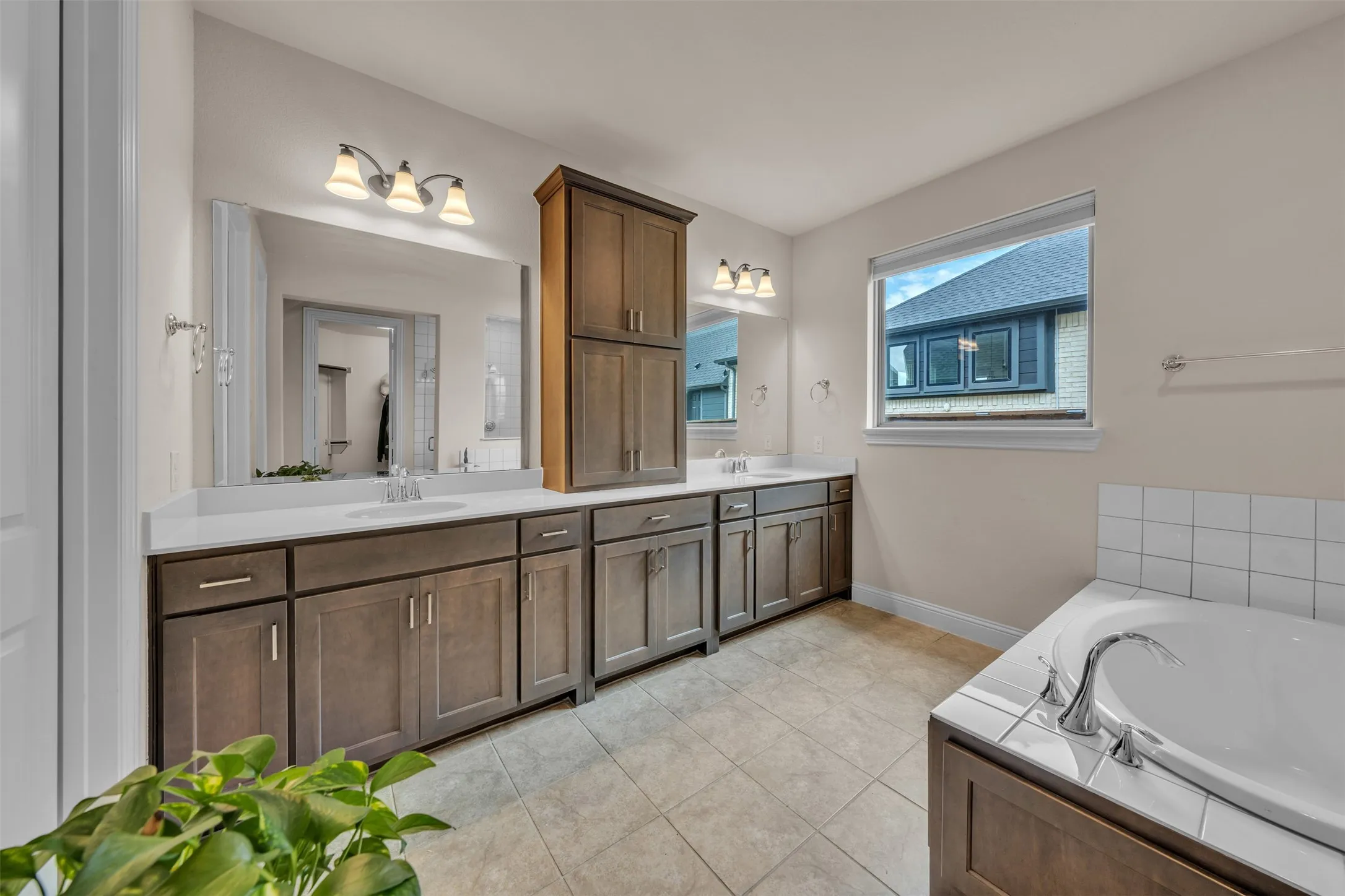 Single Family Residence For Sale in Johnson County , 2103 Horizon Drive, Mansfield, Texas 76063, 5 Bedroom, 4 Bathroom, 3 Garage spaces, 3,704 Sqft, built in 2023, mls#21331807, Real Estate Agent in Mansfield, Homes For Sale in Johnson county, Homes For Sale in Mansfield, Realtor in Mansfield Texas, Real Estate Brokerage Independent Realty Texas, Luminita Cordes Realtor
