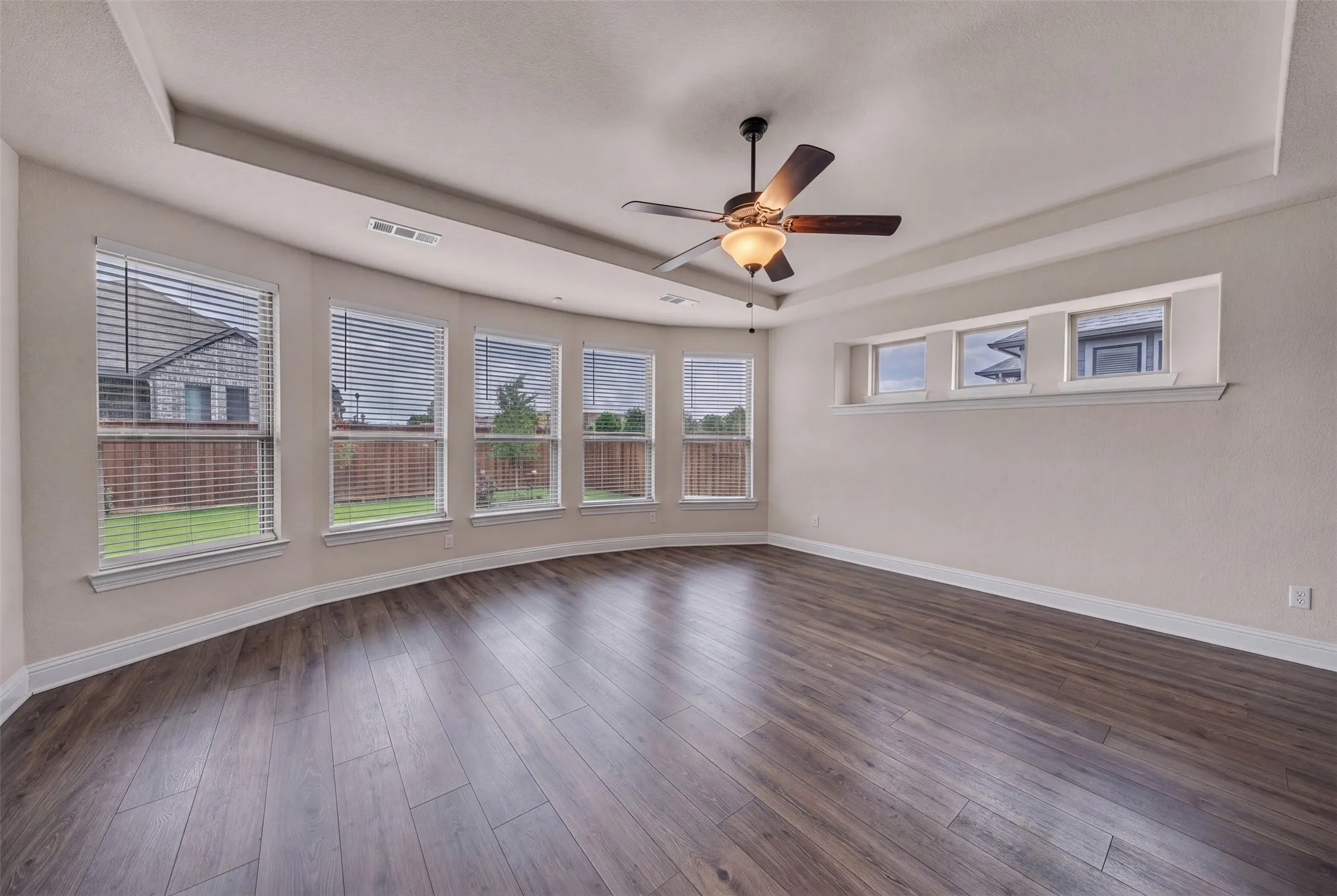 Single Family Residence For Sale in Johnson County , 2103 Horizon Drive, Mansfield, Texas 76063, 5 Bedroom, 4 Bathroom, 3 Garage spaces, 3,704 Sqft, built in 2023, mls#21331807, Real Estate Agent in Mansfield, Homes For Sale in Johnson county, Homes For Sale in Mansfield, Realtor in Mansfield Texas, Real Estate Brokerage Independent Realty Texas, Luminita Cordes Realtor