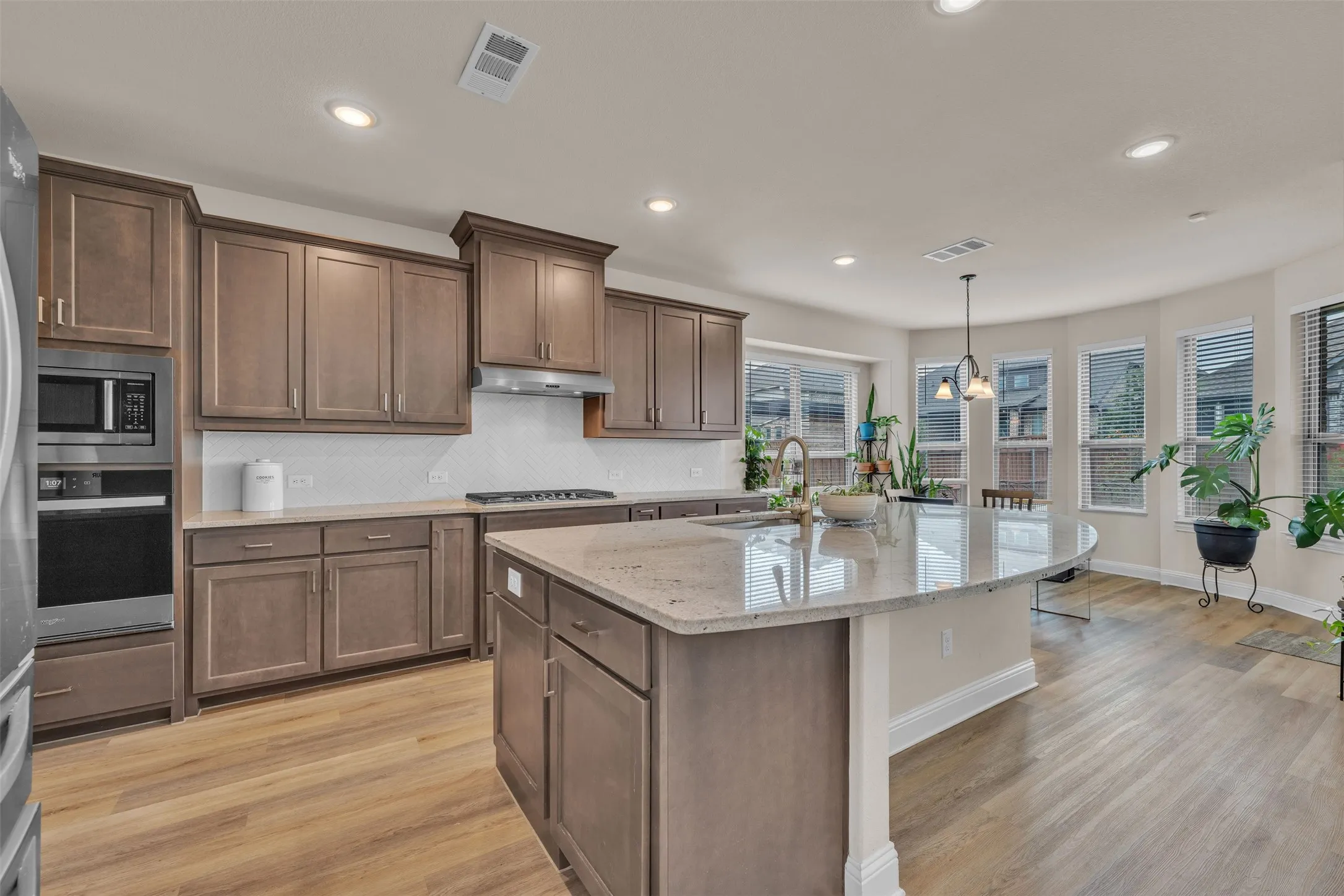 Single Family Residence For Sale in Johnson County , 2103 Horizon Drive, Mansfield, Texas 76063, 5 Bedroom, 4 Bathroom, 3 Garage spaces, 3,704 Sqft, built in 2023, mls#21331807, Real Estate Agent in Mansfield, Homes For Sale in Johnson county, Homes For Sale in Mansfield, Realtor in Mansfield Texas, Real Estate Brokerage Independent Realty Texas, Luminita Cordes Realtor