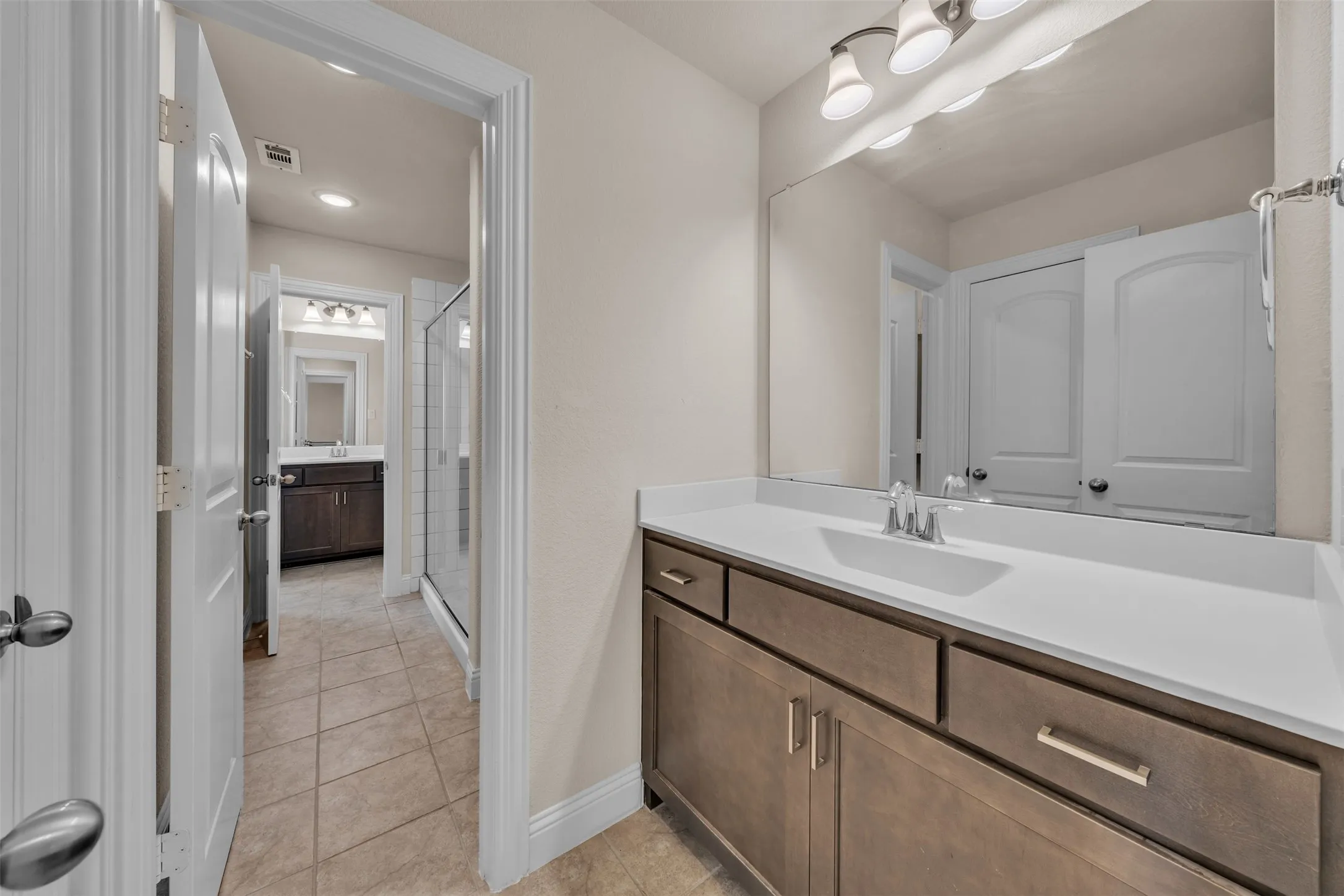 Single Family Residence For Sale in Johnson County , 2103 Horizon Drive, Mansfield, Texas 76063, 5 Bedroom, 4 Bathroom, 3 Garage spaces, 3,704 Sqft, built in 2023, mls#21331807, Real Estate Agent in Mansfield, Homes For Sale in Johnson county, Homes For Sale in Mansfield, Realtor in Mansfield Texas, Real Estate Brokerage Independent Realty Texas, Luminita Cordes Realtor