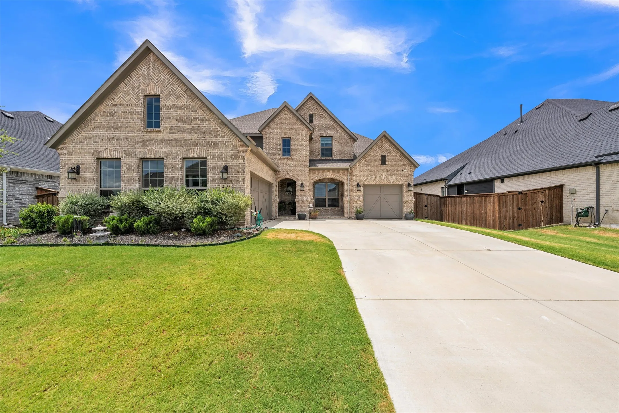 Single Family Residence For Sale in Johnson County , 2103 Horizon Drive, Mansfield, Texas 76063, 5 Bedroom, 4 Bathroom, 3 Garage spaces, 3,704 Sqft, built in 2023, mls#21331807, Real Estate Agent in Mansfield, Homes For Sale in Johnson county, Homes For Sale in Mansfield, Realtor in Mansfield Texas, Real Estate Brokerage Independent Realty Texas, Luminita Cordes Realtor