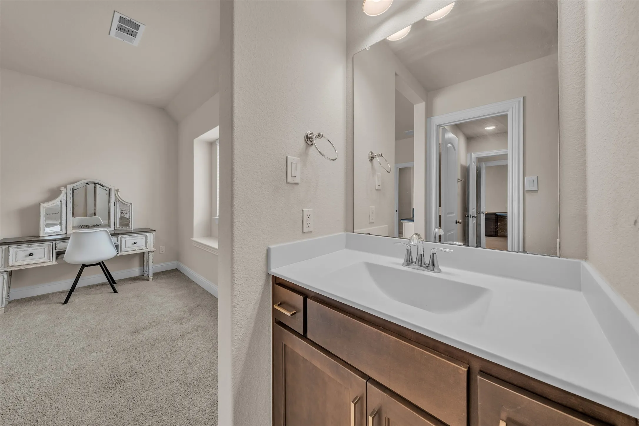 Single Family Residence For Sale in Johnson County , 2103 Horizon Drive, Mansfield, Texas 76063, 5 Bedroom, 4 Bathroom, 3 Garage spaces, 3,704 Sqft, built in 2023, mls#21331807, Real Estate Agent in Mansfield, Homes For Sale in Johnson county, Homes For Sale in Mansfield, Realtor in Mansfield Texas, Real Estate Brokerage Independent Realty Texas, Luminita Cordes Realtor