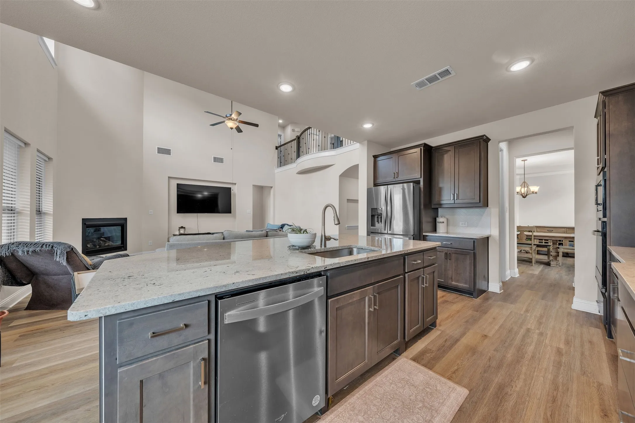 Single Family Residence For Sale in Johnson County , 2103 Horizon Drive, Mansfield, Texas 76063, 5 Bedroom, 4 Bathroom, 3 Garage spaces, 3,704 Sqft, built in 2023, mls#21331807, Real Estate Agent in Mansfield, Homes For Sale in Johnson county, Homes For Sale in Mansfield, Realtor in Mansfield Texas, Real Estate Brokerage Independent Realty Texas, Luminita Cordes Realtor