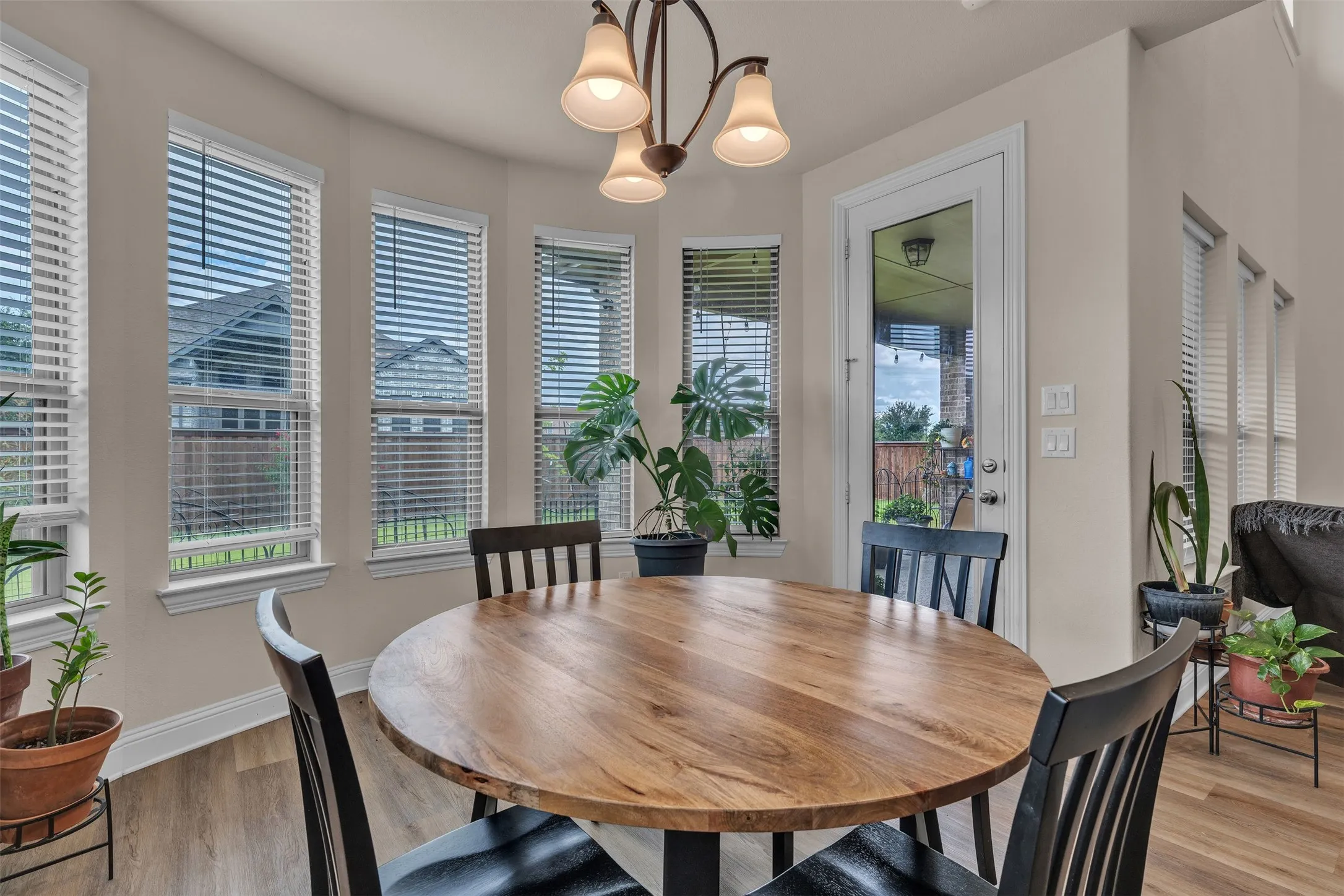 Single Family Residence For Sale in Johnson County , 2103 Horizon Drive, Mansfield, Texas 76063, 5 Bedroom, 4 Bathroom, 3 Garage spaces, 3,704 Sqft, built in 2023, mls#21331807, Real Estate Agent in Mansfield, Homes For Sale in Johnson county, Homes For Sale in Mansfield, Realtor in Mansfield Texas, Real Estate Brokerage Independent Realty Texas, Luminita Cordes Realtor