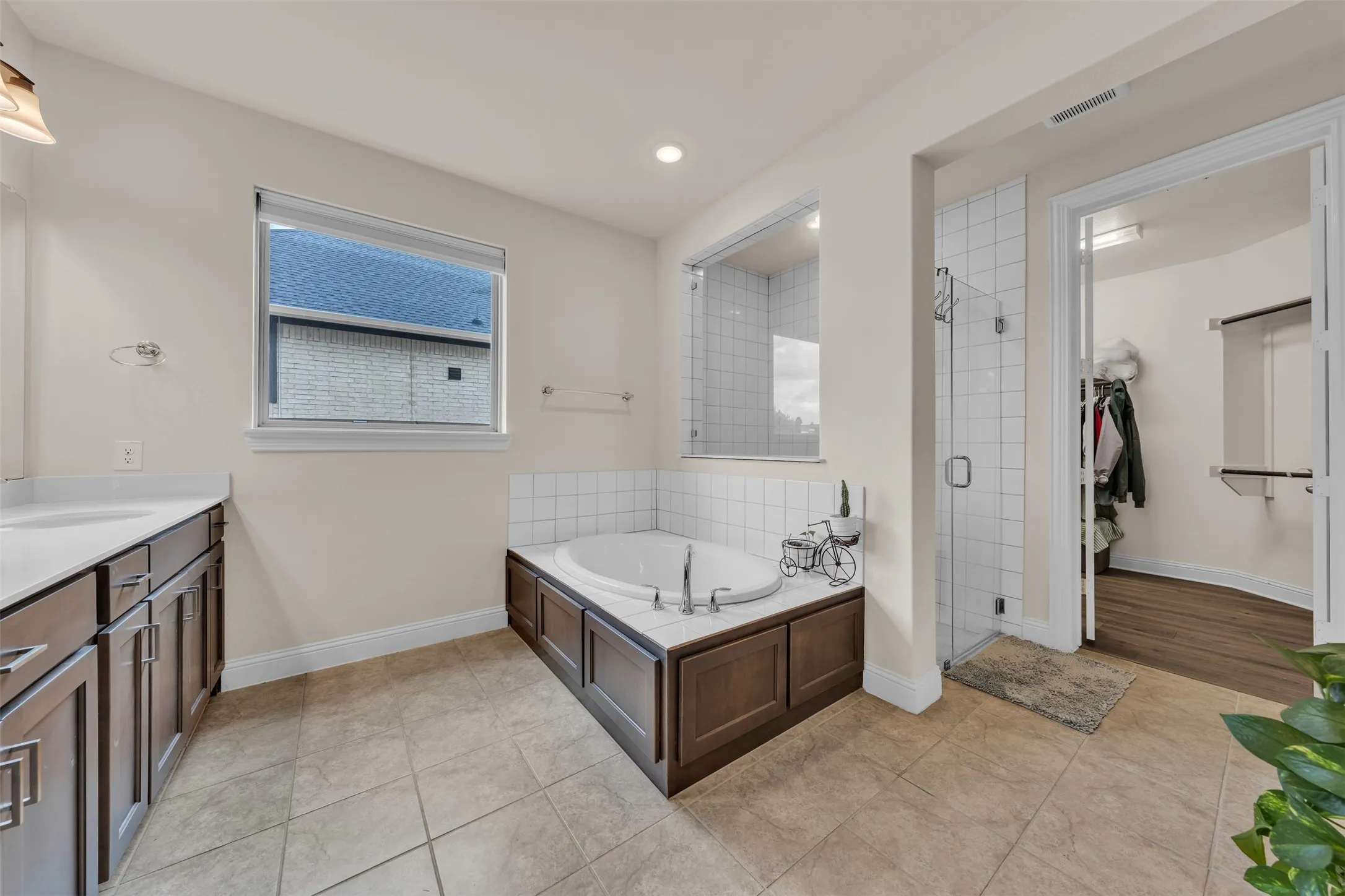 Single Family Residence For Sale in Johnson County , 2103 Horizon Drive, Mansfield, Texas 76063, 5 Bedroom, 4 Bathroom, 3 Garage spaces, 3,704 Sqft, built in 2023, mls#21331807, Real Estate Agent in Mansfield, Homes For Sale in Johnson county, Homes For Sale in Mansfield, Realtor in Mansfield Texas, Real Estate Brokerage Independent Realty Texas, Luminita Cordes Realtor