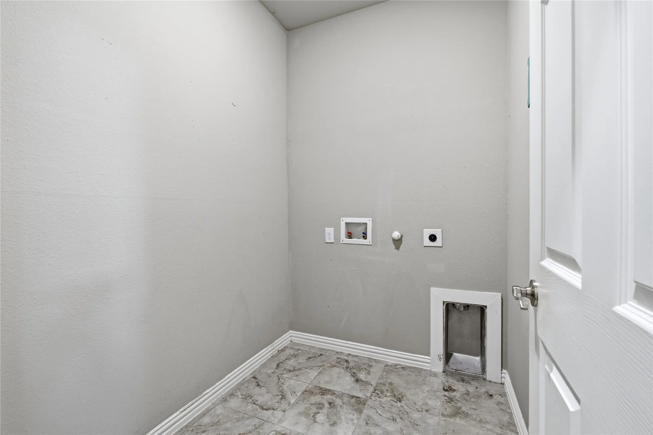 Single Family Residence For Sale in Ellis County , 2610 S Anson Road, Glenn Heights, Texas 75154, 5 Bedroom, 4 Bathroom, 2 Garage spaces, 5,003 Sqft, built in 2018, mls#21340269, Real Estate Agent in Glenn Heights, Homes For Sale in Ellis county, Homes For Sale in Glenn Heights, Realtor in Glenn Heights Texas, Real Estate Brokerage Independent Realty Texas, Luminita Cordes Realtor