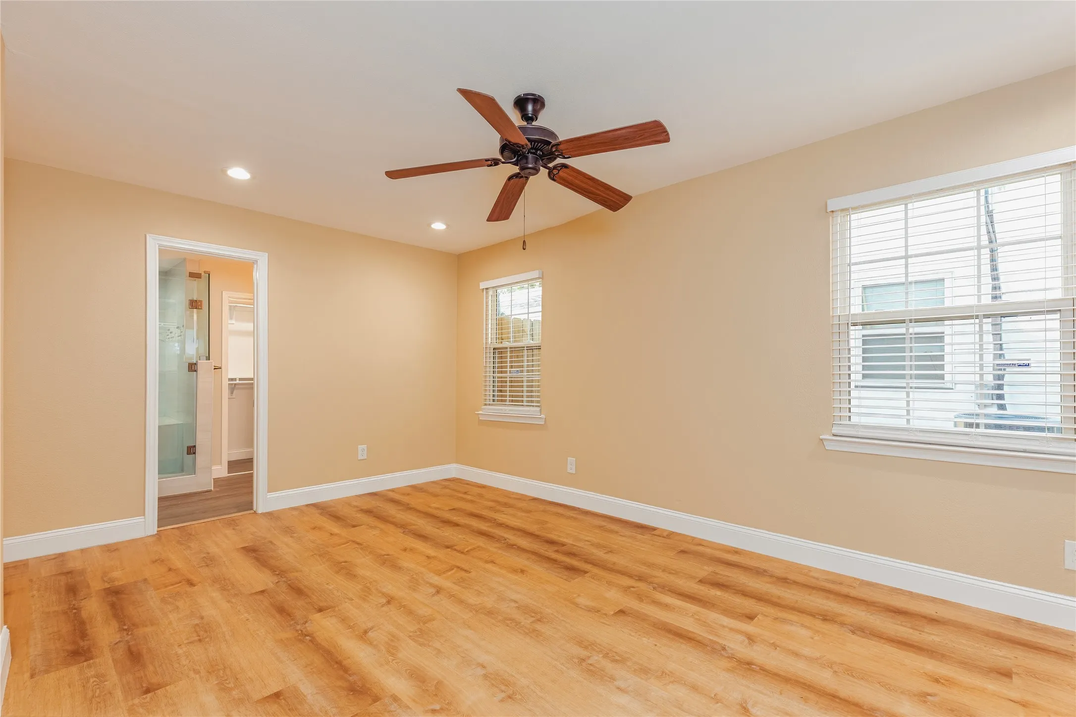 Single Family Residence For Sale in Dallas County , 12156 Dandridge Drive, Dallas, Texas 75243, 3 Bedroom, 3 Bathroom, 1 Garage spaces, 1,677 Sqft, built in 1956, mls#21340989, Real Estate Agent in Dallas, Homes For Sale in Dallas county, Homes For Sale in Dallas, Realtor in Dallas Texas, Real Estate Brokerage Independent Realty Texas, Luminita Cordes Realtor