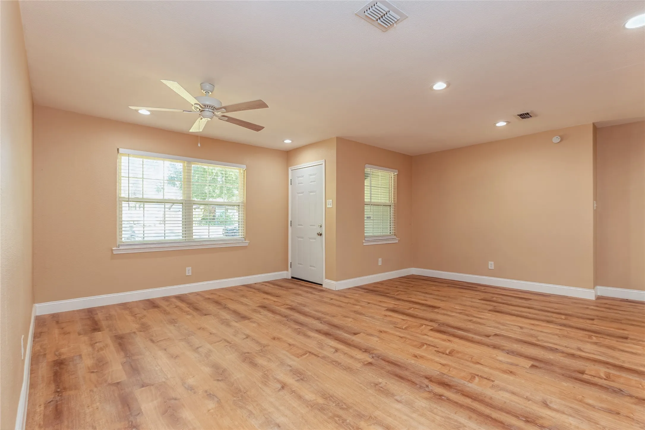Single Family Residence For Sale in Dallas County , 12156 Dandridge Drive, Dallas, Texas 75243, 3 Bedroom, 3 Bathroom, 1 Garage spaces, 1,677 Sqft, built in 1956, mls#21340989, Real Estate Agent in Dallas, Homes For Sale in Dallas county, Homes For Sale in Dallas, Realtor in Dallas Texas, Real Estate Brokerage Independent Realty Texas, Luminita Cordes Realtor