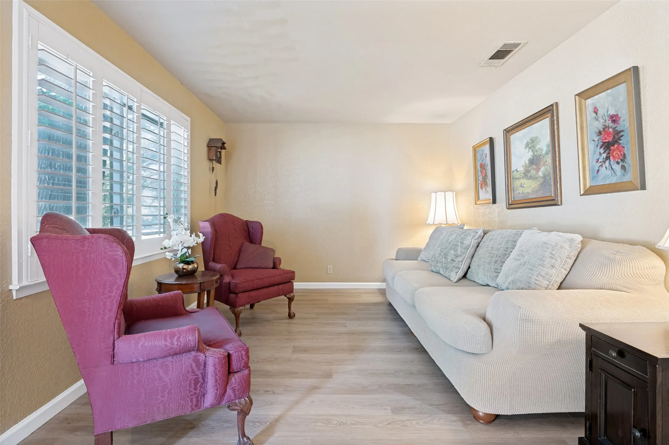 Single Family Residence For Sale in Tarrant County , 511 Simmons Drive, Euless, Texas 76040, 4 Bedroom, 2 Bathroom, 2 Garage spaces, 1,440 Sqft, built in 1962, mls#21340591, Real Estate Agent in Euless, Homes For Sale in Tarrant county, Homes For Sale in Euless, Realtor in Euless Texas, Real Estate Brokerage Independent Realty Texas, Luminita Cordes Realtor