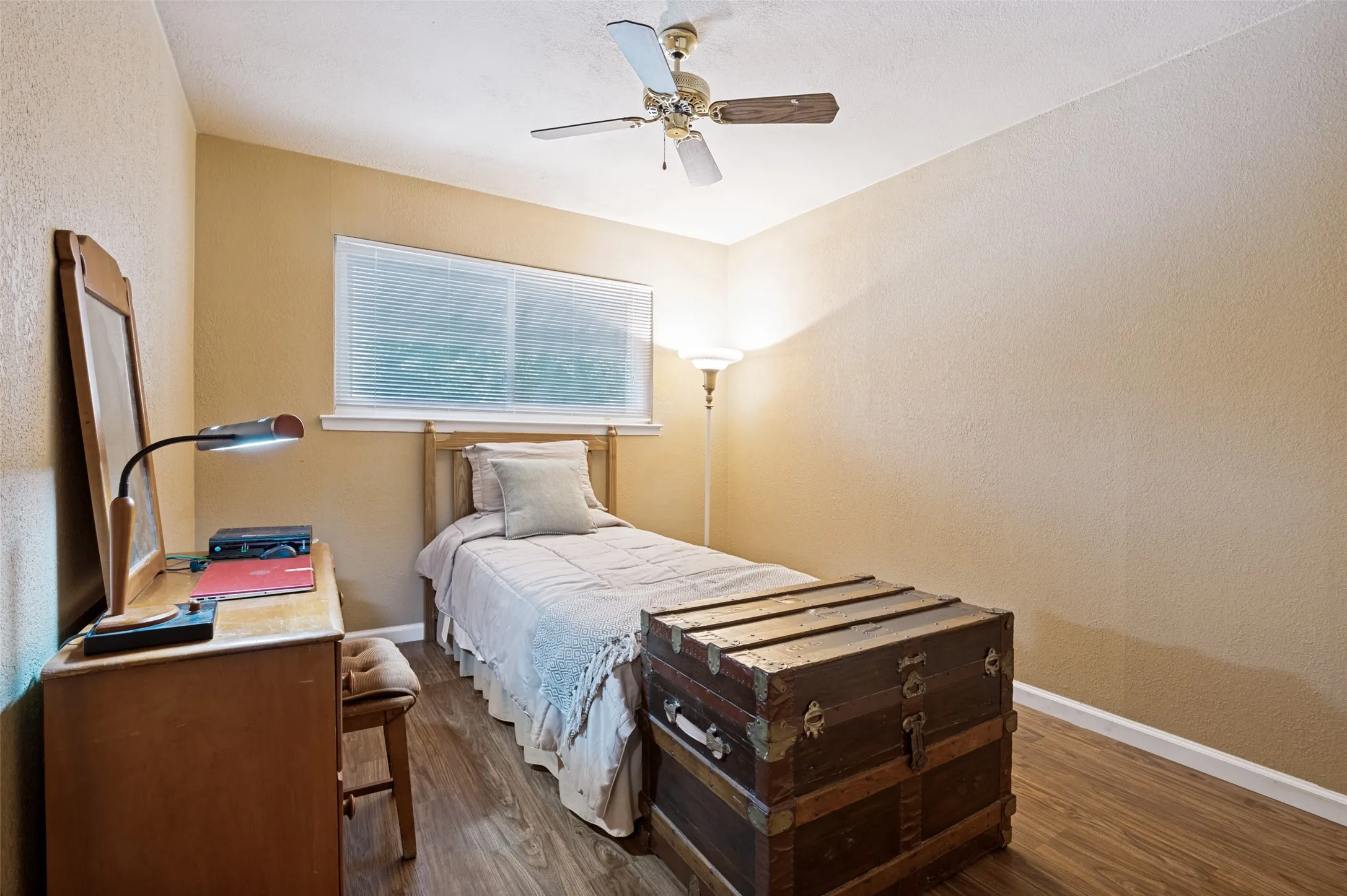Single Family Residence For Sale in Tarrant County , 511 Simmons Drive, Euless, Texas 76040, 4 Bedroom, 2 Bathroom, 2 Garage spaces, 1,440 Sqft, built in 1962, mls#21340591, Real Estate Agent in Euless, Homes For Sale in Tarrant county, Homes For Sale in Euless, Realtor in Euless Texas, Real Estate Brokerage Independent Realty Texas, Luminita Cordes Realtor
