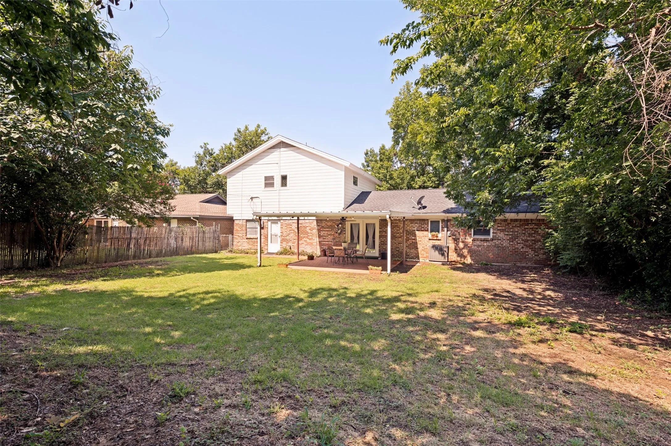 Single Family Residence For Sale in Tarrant County , 511 Simmons Drive, Euless, Texas 76040, 4 Bedroom, 2 Bathroom, 2 Garage spaces, 1,440 Sqft, built in 1962, mls#21340591, Real Estate Agent in Euless, Homes For Sale in Tarrant county, Homes For Sale in Euless, Realtor in Euless Texas, Real Estate Brokerage Independent Realty Texas, Luminita Cordes Realtor