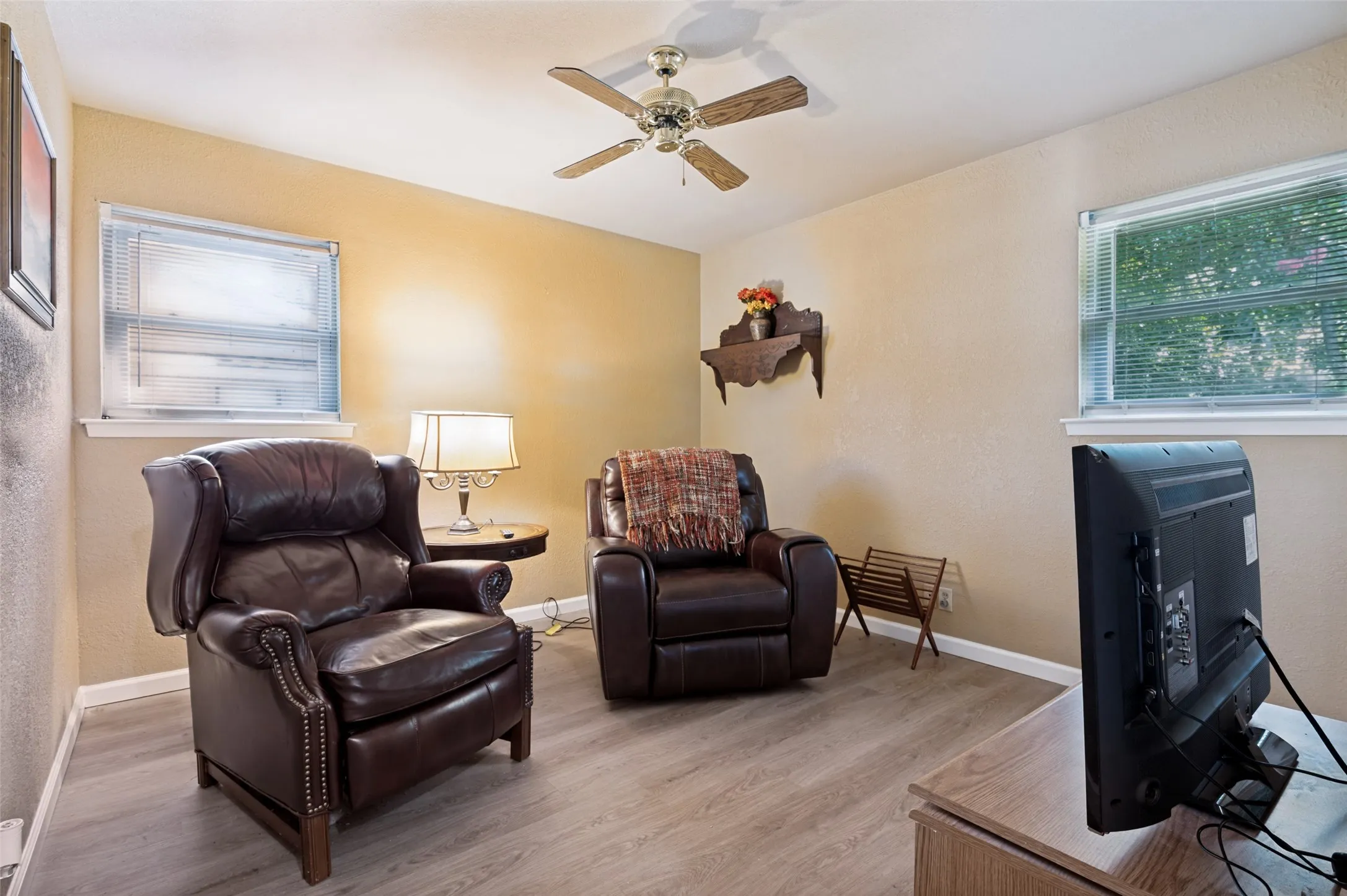 Single Family Residence For Sale in Tarrant County , 511 Simmons Drive, Euless, Texas 76040, 4 Bedroom, 2 Bathroom, 2 Garage spaces, 1,440 Sqft, built in 1962, mls#21340591, Real Estate Agent in Euless, Homes For Sale in Tarrant county, Homes For Sale in Euless, Realtor in Euless Texas, Real Estate Brokerage Independent Realty Texas, Luminita Cordes Realtor