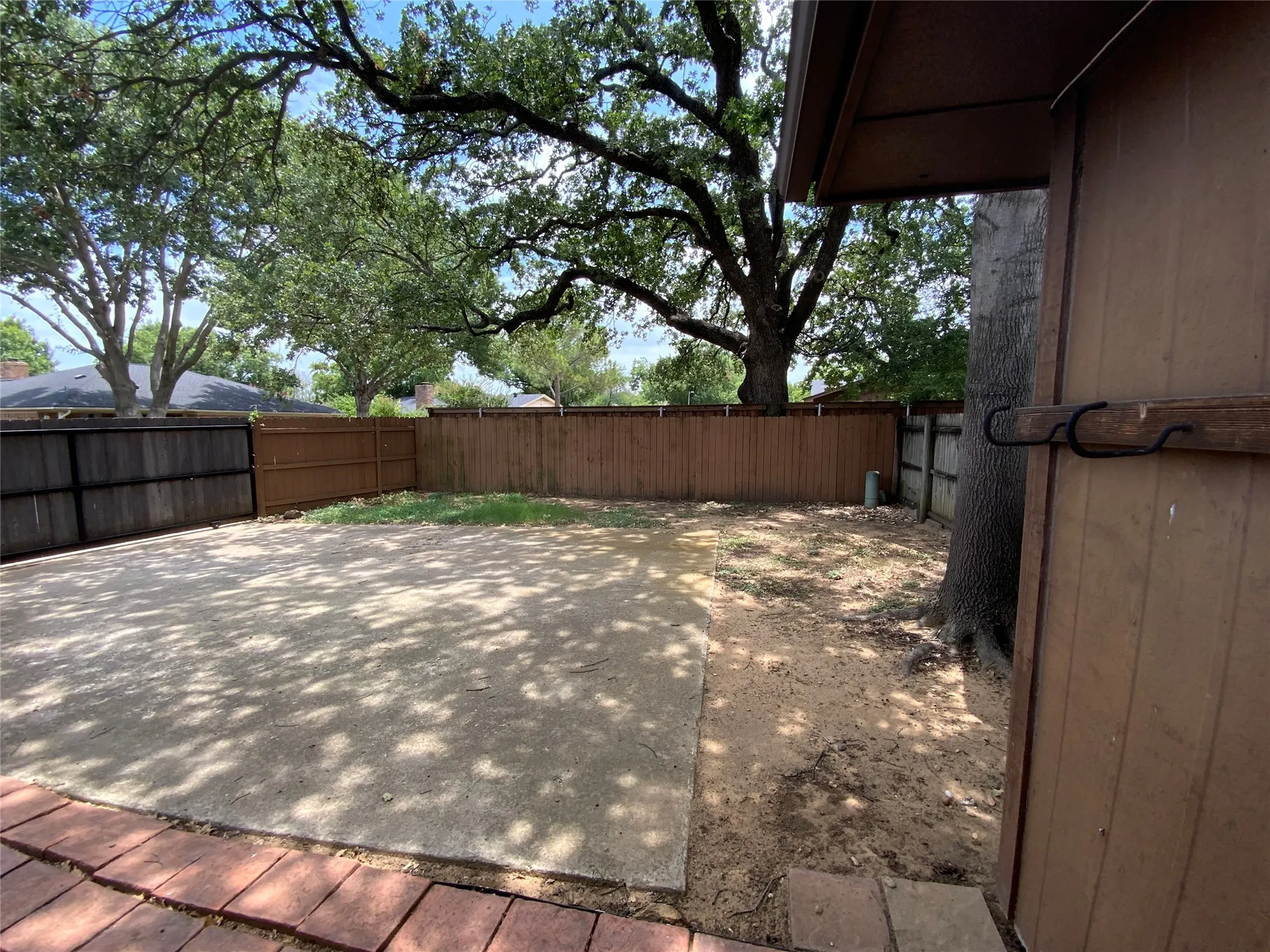 Duplex For Rent in Tarrant County , 2316 Dalewood Lane, Bedford, Texas 76022, 2 Bedroom, 1 Bathroom, Garage spaces, 1,038 Sqft, built in 1986, mls#21313292, Real Estate Agent in Bedford, Homes For Rent in Tarrant county, Homes For Rent in Bedford, Realtor in Bedford Texas, Real Estate Brokerage Independent Realty Texas, Luminita Cordes Realtor