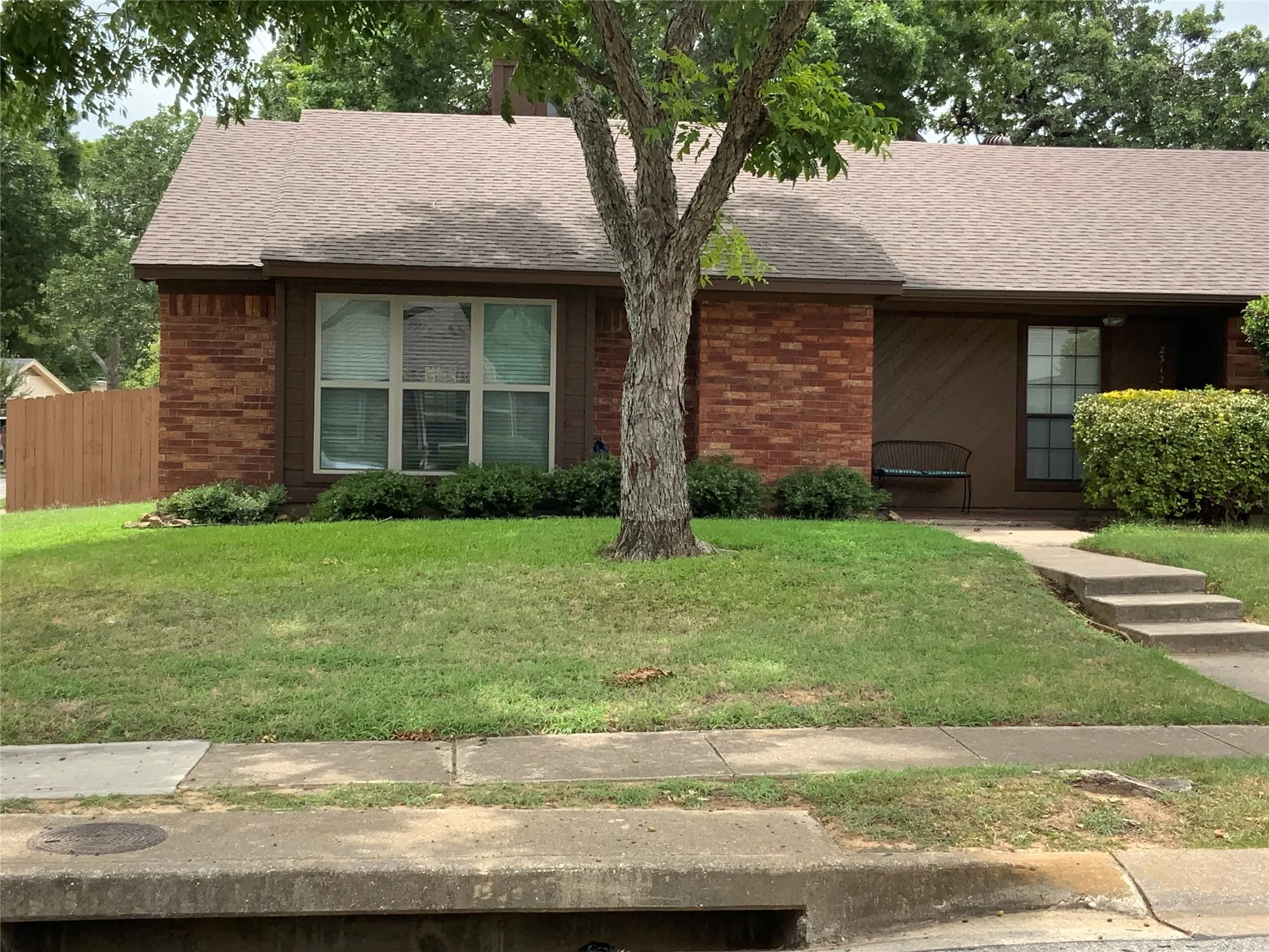 Duplex For Rent in Tarrant County , 2316 Dalewood Lane, Bedford, Texas 76022, 2 Bedroom, 1 Bathroom, Garage spaces, 1,038 Sqft, built in 1986, mls#21313292, Real Estate Agent in Bedford, Homes For Rent in Tarrant county, Homes For Rent in Bedford, Realtor in Bedford Texas, Real Estate Brokerage Independent Realty Texas, Luminita Cordes Realtor