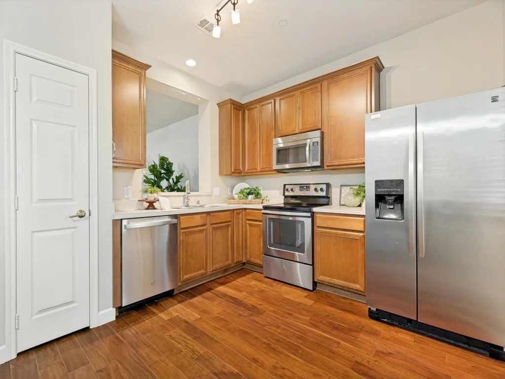 Townhouse For Sale in Collin County , 9900 Rockwall Road, Plano, Texas 75025, 2 Bedroom, 2 Bathroom, 2 Garage spaces, 1,557 Sqft, built in 2003, mls#21340073, Real Estate Agent in Plano, Homes For Sale in Collin county, Homes For Sale in Plano, Realtor in Plano Texas, Real Estate Brokerage Independent Realty Texas, Luminita Cordes Realtor