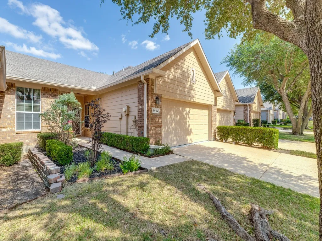 Townhouse For Sale in Collin County , 9900 Rockwall Road, Plano, Texas 75025, 2 Bedroom, 2 Bathroom, 2 Garage spaces, 1,557 Sqft, built in 2003, mls#21340073, Real Estate Agent in Plano, Homes For Sale in Collin county, Homes For Sale in Plano, Realtor in Plano Texas, Real Estate Brokerage Independent Realty Texas, Luminita Cordes Realtor