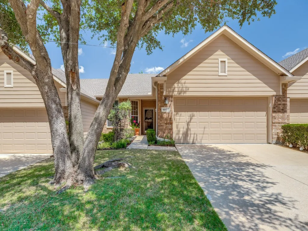 Townhouse For Sale in Collin County , 9900 Rockwall Road, Plano, Texas 75025, 2 Bedroom, 2 Bathroom, 2 Garage spaces, 1,557 Sqft, built in 2003, mls#21340073, Real Estate Agent in Plano, Homes For Sale in Collin county, Homes For Sale in Plano, Realtor in Plano Texas, Real Estate Brokerage Independent Realty Texas, Luminita Cordes Realtor