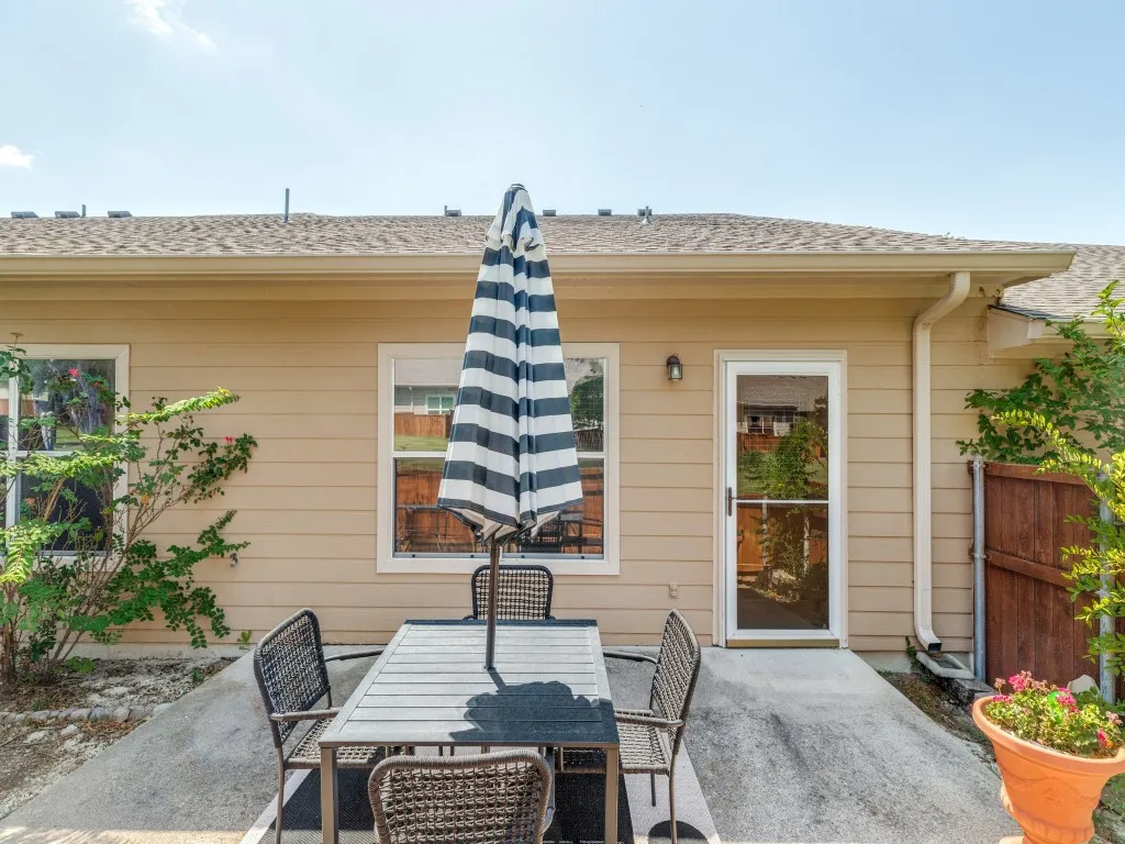 Townhouse For Sale in Collin County , 9900 Rockwall Road, Plano, Texas 75025, 2 Bedroom, 2 Bathroom, 2 Garage spaces, 1,557 Sqft, built in 2003, mls#21340073, Real Estate Agent in Plano, Homes For Sale in Collin county, Homes For Sale in Plano, Realtor in Plano Texas, Real Estate Brokerage Independent Realty Texas, Luminita Cordes Realtor