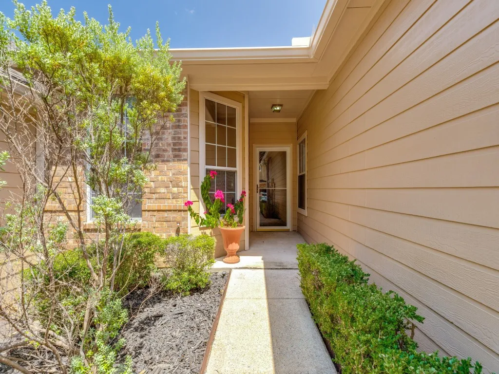 Townhouse For Sale in Collin County , 9900 Rockwall Road, Plano, Texas 75025, 2 Bedroom, 2 Bathroom, 2 Garage spaces, 1,557 Sqft, built in 2003, mls#21340073, Real Estate Agent in Plano, Homes For Sale in Collin county, Homes For Sale in Plano, Realtor in Plano Texas, Real Estate Brokerage Independent Realty Texas, Luminita Cordes Realtor