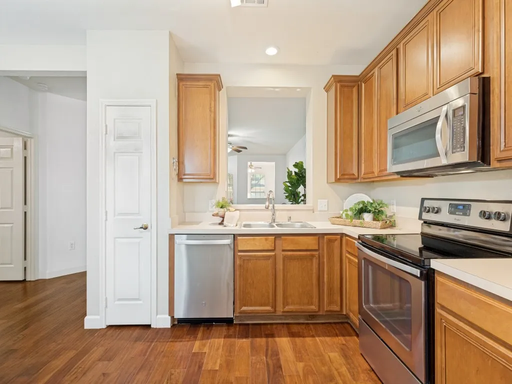 Townhouse For Sale in Collin County , 9900 Rockwall Road, Plano, Texas 75025, 2 Bedroom, 2 Bathroom, 2 Garage spaces, 1,557 Sqft, built in 2003, mls#21340073, Real Estate Agent in Plano, Homes For Sale in Collin county, Homes For Sale in Plano, Realtor in Plano Texas, Real Estate Brokerage Independent Realty Texas, Luminita Cordes Realtor