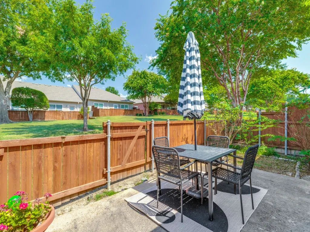 Townhouse For Sale in Collin County , 9900 Rockwall Road, Plano, Texas 75025, 2 Bedroom, 2 Bathroom, 2 Garage spaces, 1,557 Sqft, built in 2003, mls#21340073, Real Estate Agent in Plano, Homes For Sale in Collin county, Homes For Sale in Plano, Realtor in Plano Texas, Real Estate Brokerage Independent Realty Texas, Luminita Cordes Realtor