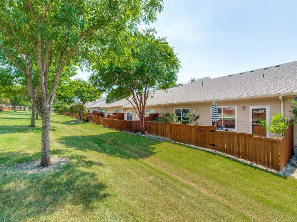Townhouse For Sale in Collin County , 9900 Rockwall Road, Plano, Texas 75025, 2 Bedroom, 2 Bathroom, 2 Garage spaces, 1,557 Sqft, built in 2003, mls#21340073, Real Estate Agent in Plano, Homes For Sale in Collin county, Homes For Sale in Plano, Realtor in Plano Texas, Real Estate Brokerage Independent Realty Texas, Luminita Cordes Realtor