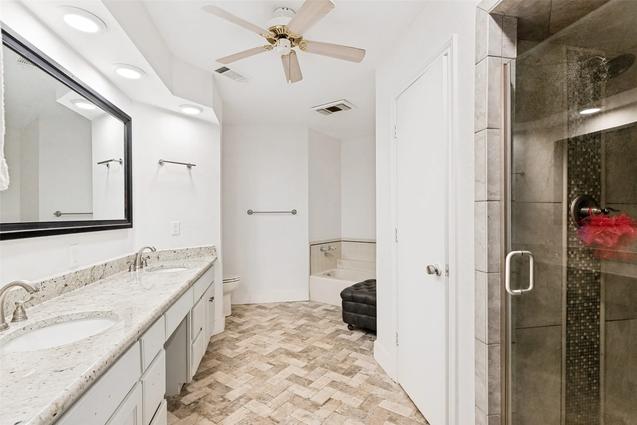 Farm For Sale in Grayson County , 76 Spout Springs Road, Pottsboro, Texas 75076, 3 Bedrooms, 2 Bathrooms, 2 Garage spaces, 2,064 Sqft, built in 1990, Price $1,750,000, mls#21327940, Real Estate Agent in Pottsboro, Homes For Sale in Grayson county, Homes For Sale in Pottsboro, Realtor in Pottsboro Texas, Real Estate Brokerage Independent Realty Texas, Luminita Cordes Realtor