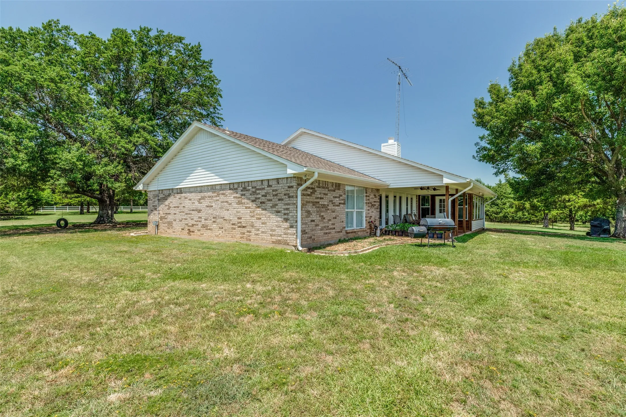 Farm For Sale in Grayson County , 76 Spout Springs Road, Pottsboro, Texas 75076, 3 Bedrooms, 2 Bathrooms, 2 Garage spaces, 2,064 Sqft, built in 1990, Price $1,750,000, mls#21327940, Real Estate Agent in Pottsboro, Homes For Sale in Grayson county, Homes For Sale in Pottsboro, Realtor in Pottsboro Texas, Real Estate Brokerage Independent Realty Texas, Luminita Cordes Realtor