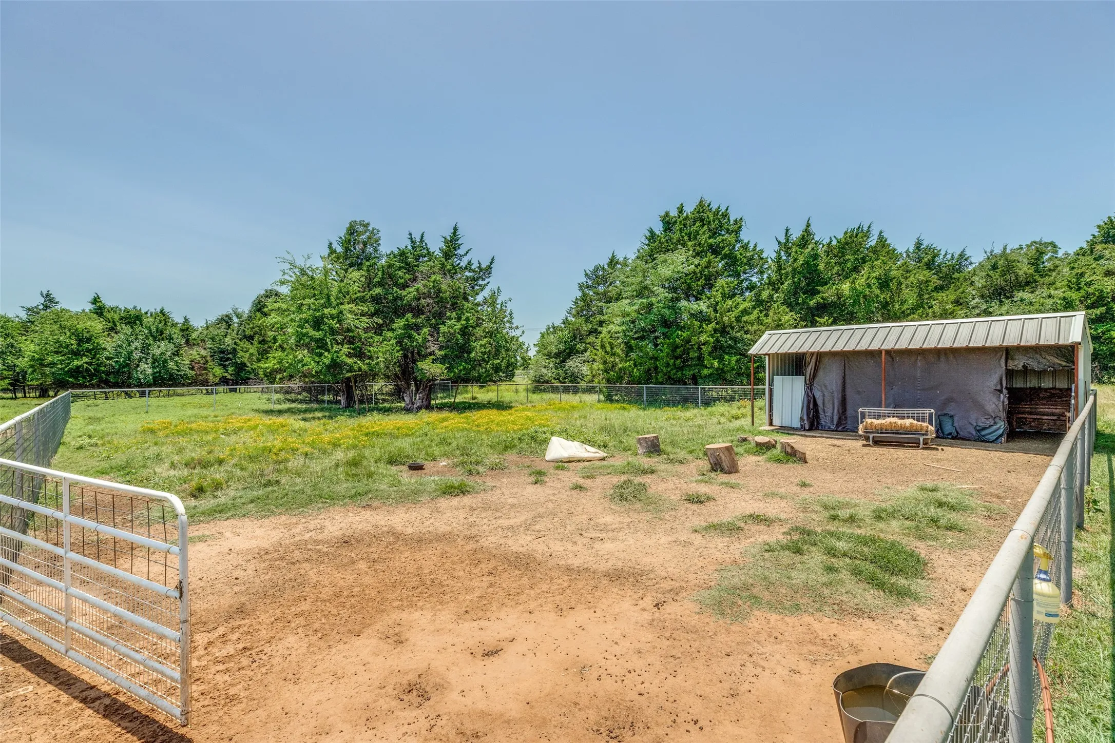 Farm For Sale in Grayson County , 76 Spout Springs Road, Pottsboro, Texas 75076, 3 Bedrooms, 2 Bathrooms, 2 Garage spaces, 2,064 Sqft, built in 1990, Price $1,750,000, mls#21327940, Real Estate Agent in Pottsboro, Homes For Sale in Grayson county, Homes For Sale in Pottsboro, Realtor in Pottsboro Texas, Real Estate Brokerage Independent Realty Texas, Luminita Cordes Realtor
