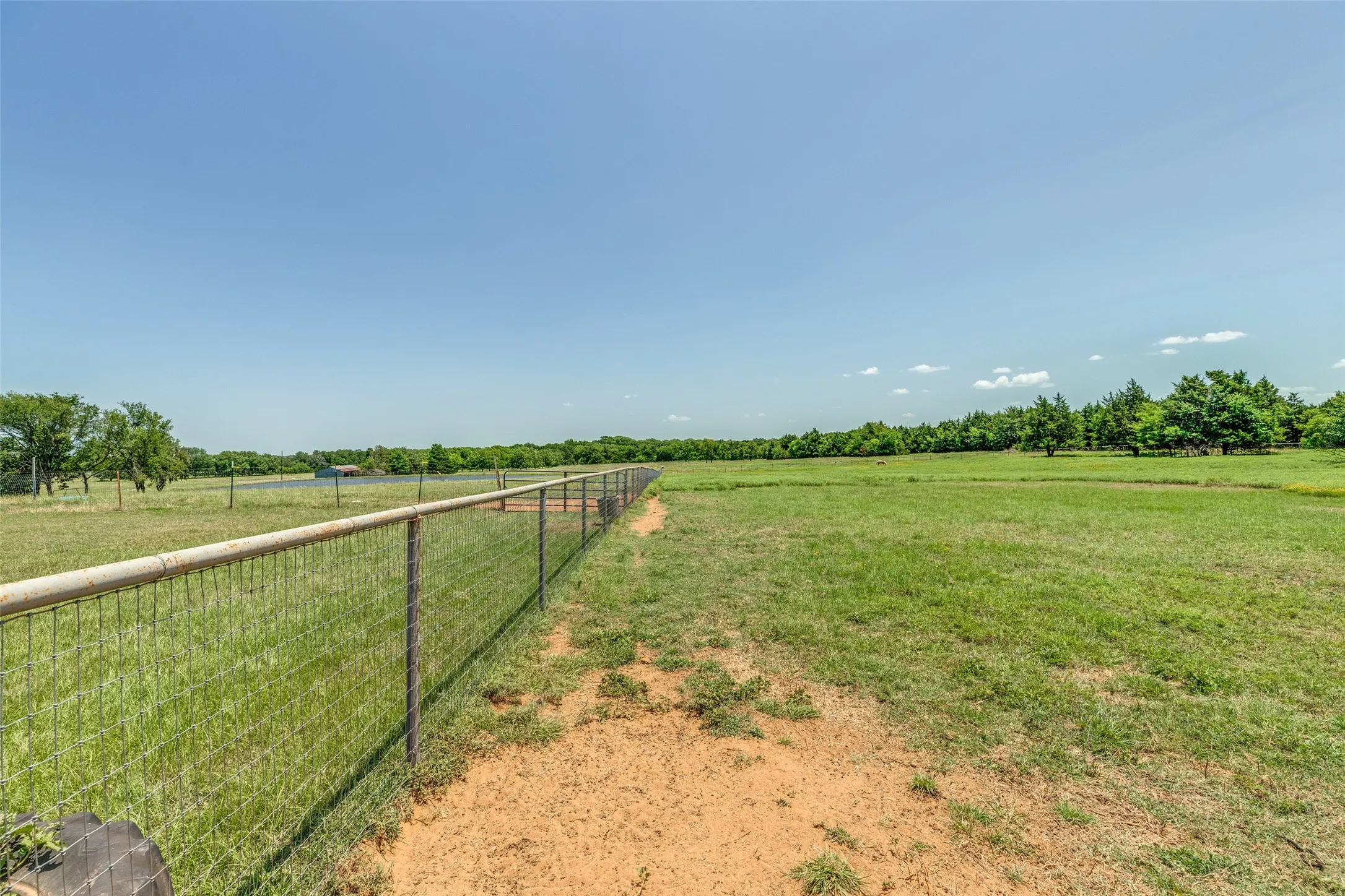 Farm For Sale in Grayson County , 76 Spout Springs Road, Pottsboro, Texas 75076, 3 Bedrooms, 2 Bathrooms, 2 Garage spaces, 2,064 Sqft, built in 1990, Price $1,750,000, mls#21327940, Real Estate Agent in Pottsboro, Homes For Sale in Grayson county, Homes For Sale in Pottsboro, Realtor in Pottsboro Texas, Real Estate Brokerage Independent Realty Texas, Luminita Cordes Realtor