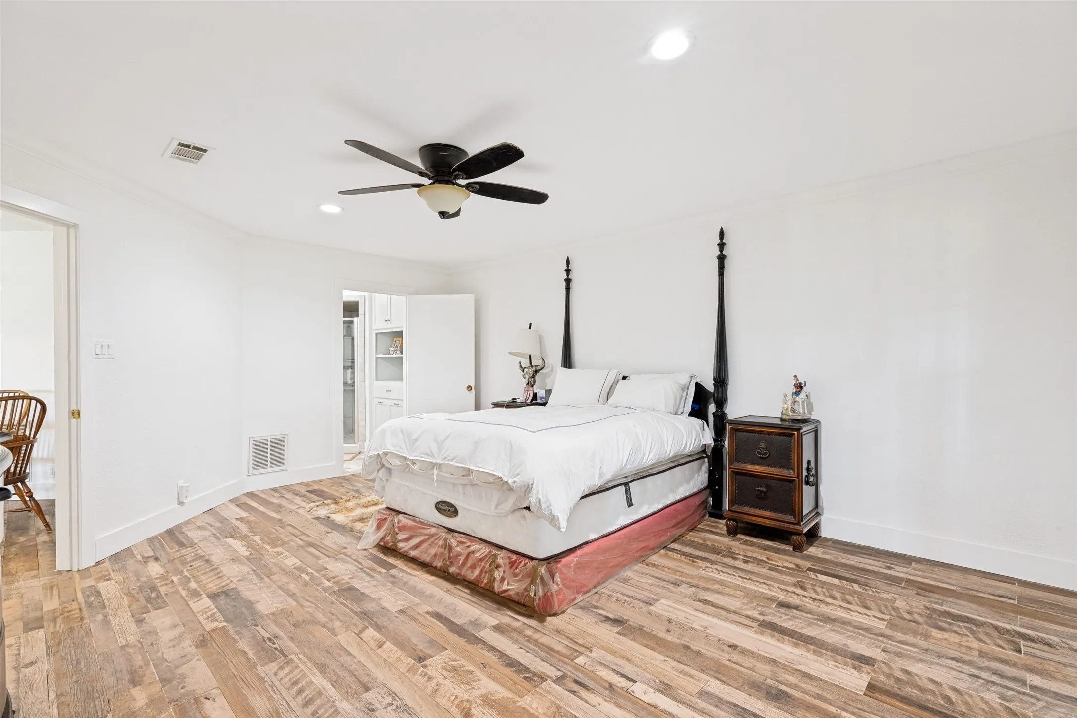 Farm For Sale in Grayson County , 76 Spout Springs Road, Pottsboro, Texas 75076, 3 Bedrooms, 2 Bathrooms, 2 Garage spaces, 2,064 Sqft, built in 1990, Price $1,750,000, mls#21327940, Real Estate Agent in Pottsboro, Homes For Sale in Grayson county, Homes For Sale in Pottsboro, Realtor in Pottsboro Texas, Real Estate Brokerage Independent Realty Texas, Luminita Cordes Realtor