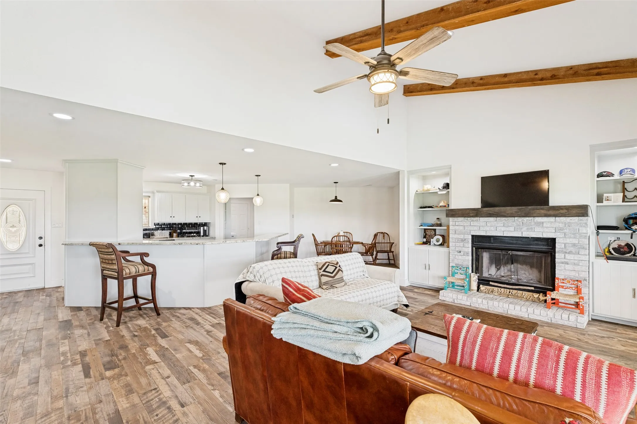Farm For Sale in Grayson County , 76 Spout Springs Road, Pottsboro, Texas 75076, 3 Bedrooms, 2 Bathrooms, 2 Garage spaces, 2,064 Sqft, built in 1990, Price $1,750,000, mls#21327940, Real Estate Agent in Pottsboro, Homes For Sale in Grayson county, Homes For Sale in Pottsboro, Realtor in Pottsboro Texas, Real Estate Brokerage Independent Realty Texas, Luminita Cordes Realtor