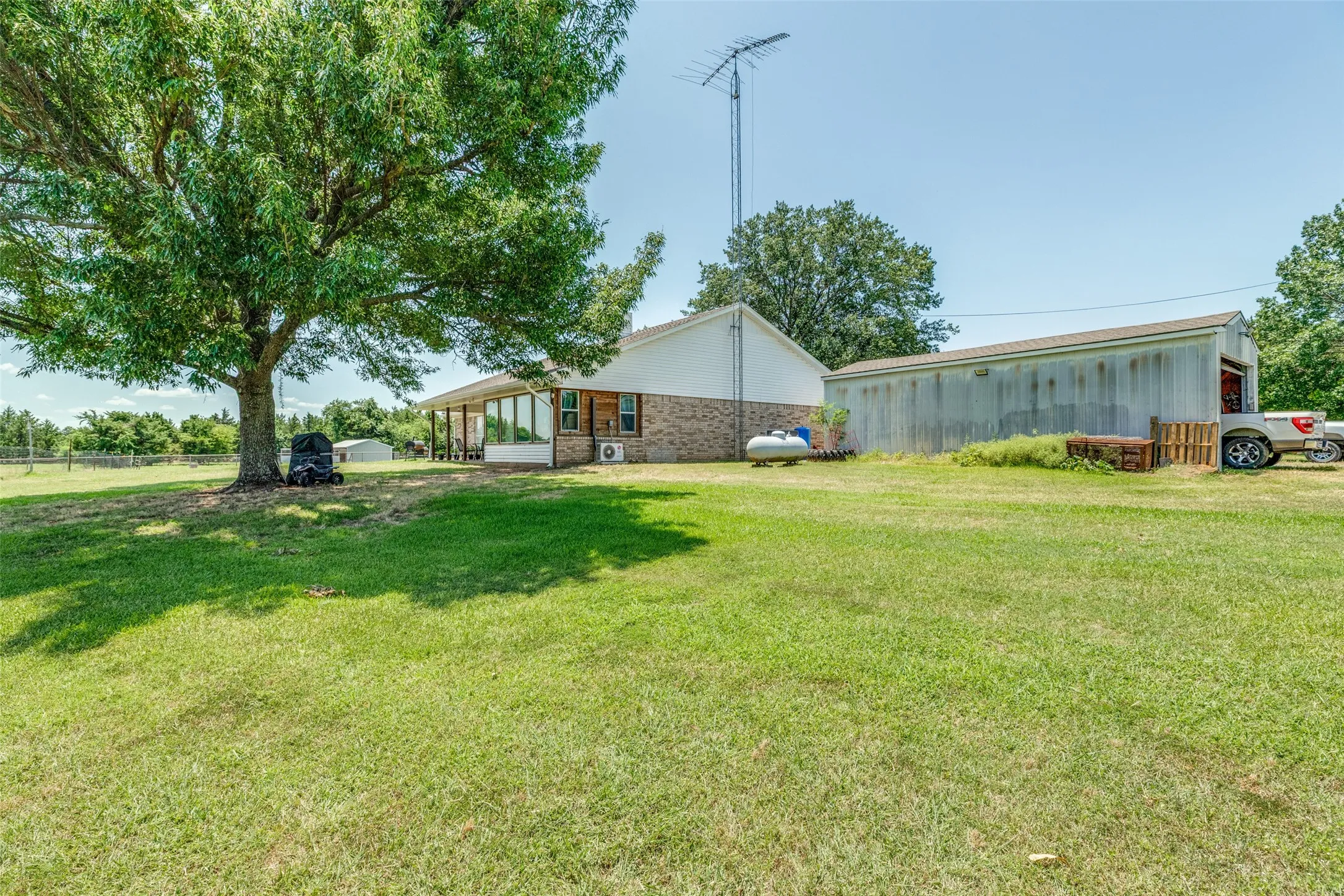 Farm For Sale in Grayson County , 76 Spout Springs Road, Pottsboro, Texas 75076, 3 Bedrooms, 2 Bathrooms, 2 Garage spaces, 2,064 Sqft, built in 1990, Price $1,750,000, mls#21327940, Real Estate Agent in Pottsboro, Homes For Sale in Grayson county, Homes For Sale in Pottsboro, Realtor in Pottsboro Texas, Real Estate Brokerage Independent Realty Texas, Luminita Cordes Realtor