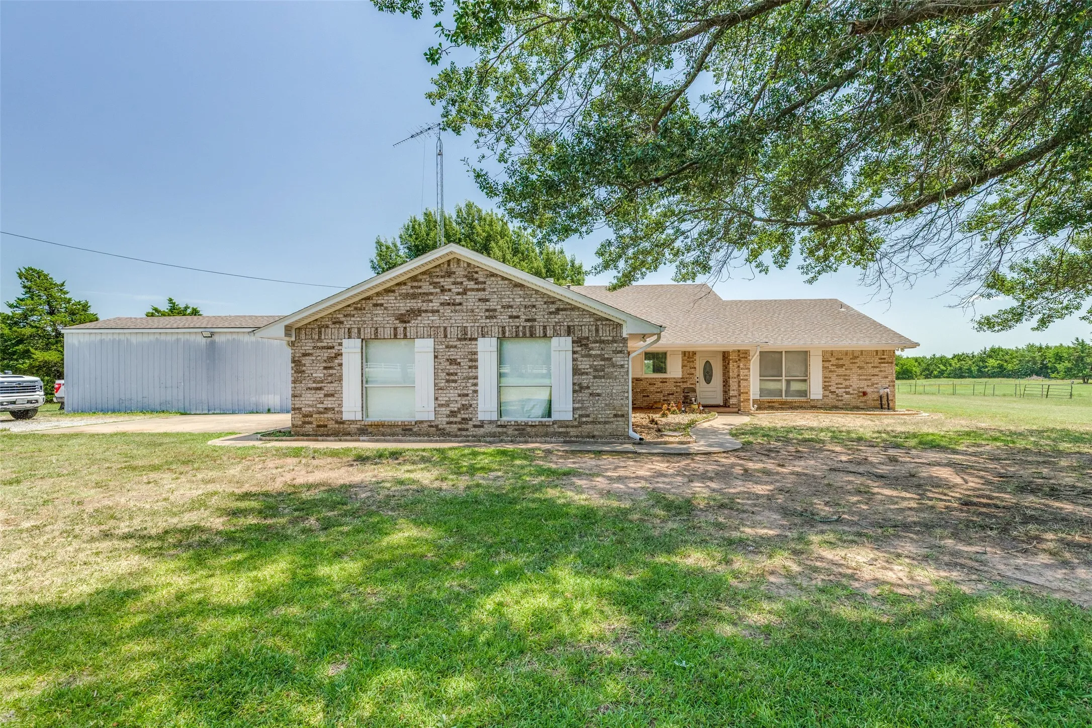 Farm For Sale in Grayson County , 76 Spout Springs Road, Pottsboro, Texas 75076, 3 Bedrooms, 2 Bathrooms, 2 Garage spaces, 2,064 Sqft, built in 1990, Price $1,750,000, mls#21327940, Real Estate Agent in Pottsboro, Homes For Sale in Grayson county, Homes For Sale in Pottsboro, Realtor in Pottsboro Texas, Real Estate Brokerage Independent Realty Texas, Luminita Cordes Realtor