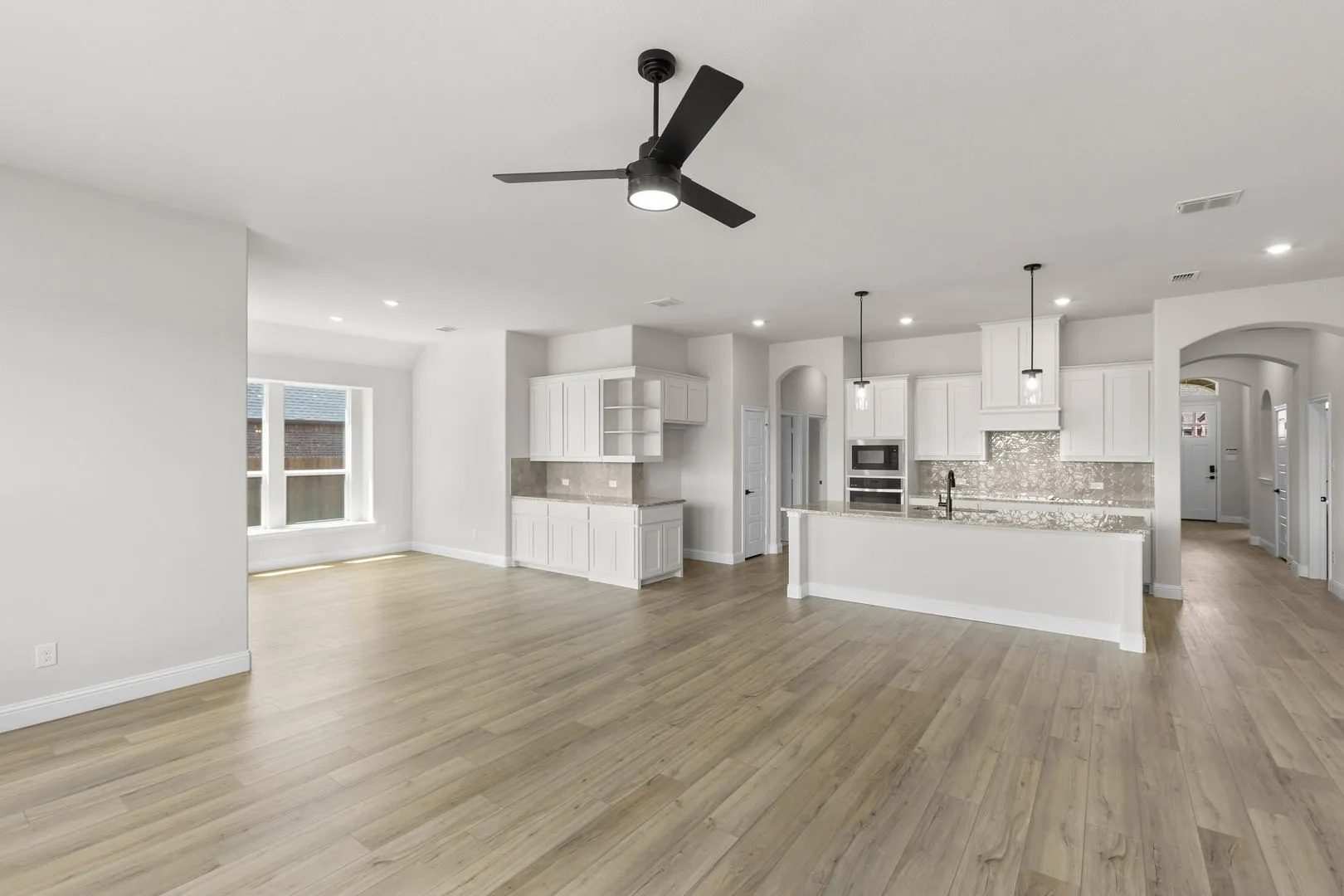 DFW-Coyote Crossing-Concept 2622-121 Mikasi Street-Living Room-Risewell Homes-2