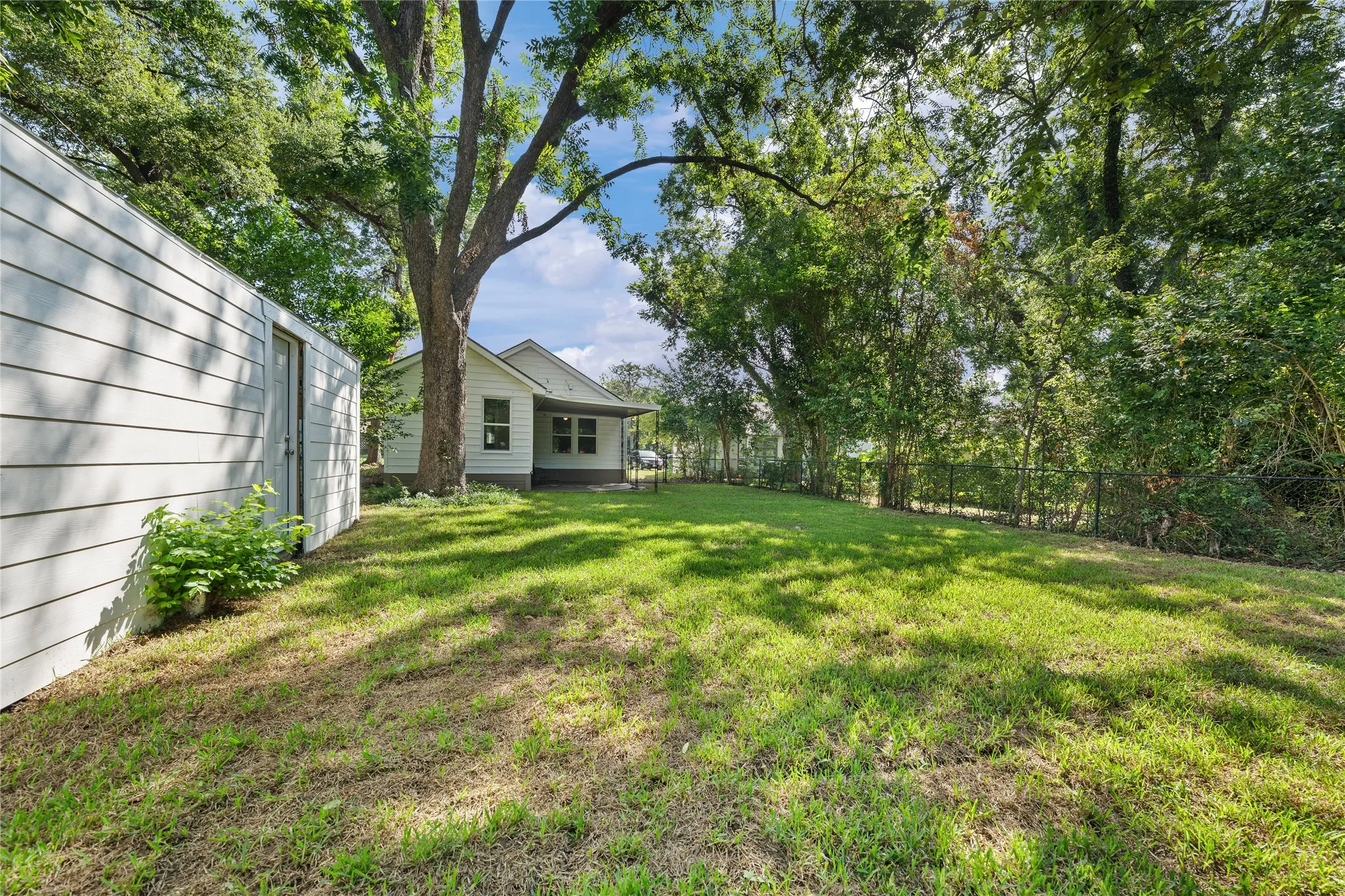 Single Family Residence For Sale in Mc Lennan County , 612 N 35th Street, Waco, Texas 76710, 3 Bedroom, 2 Bathroom, 1 Garage spaces, 1,516 Sqft, built in 1938, mls#21340971, Real Estate Agent in Waco, Homes For Sale in Mc Lennan county, Homes For Sale in Waco, Realtor in Waco Texas, Real Estate Brokerage Independent Realty Texas, Luminita Cordes Realtor