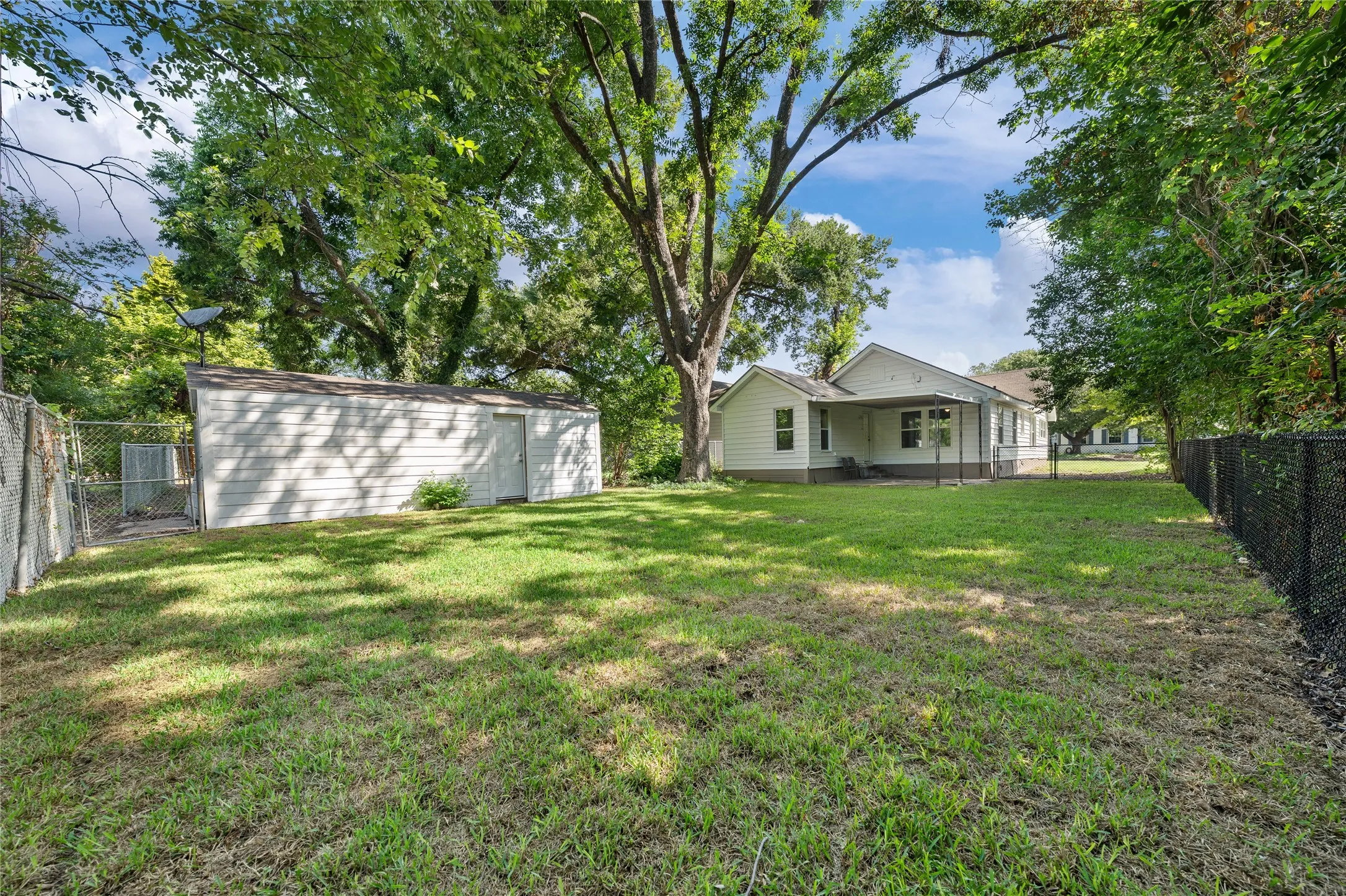 Single Family Residence For Sale in Mc Lennan County , 612 N 35th Street, Waco, Texas 76710, 3 Bedroom, 2 Bathroom, 1 Garage spaces, 1,516 Sqft, built in 1938, mls#21340971, Real Estate Agent in Waco, Homes For Sale in Mc Lennan county, Homes For Sale in Waco, Realtor in Waco Texas, Real Estate Brokerage Independent Realty Texas, Luminita Cordes Realtor