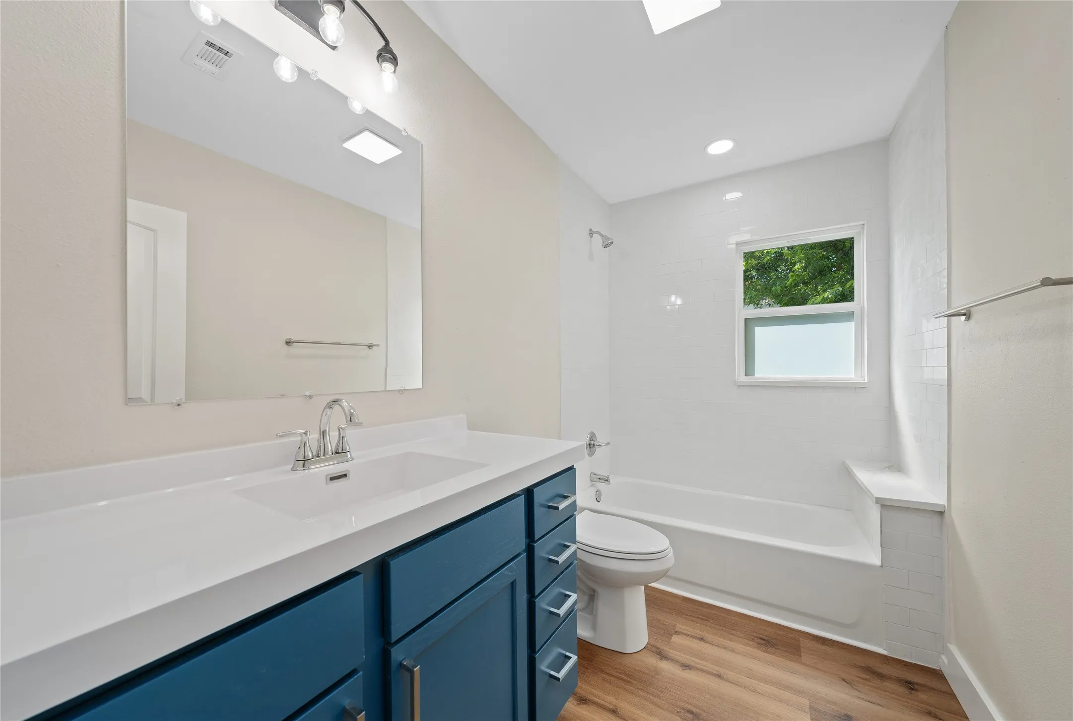 Single Family Residence For Sale in Mc Lennan County , 612 N 35th Street, Waco, Texas 76710, 3 Bedroom, 2 Bathroom, 1 Garage spaces, 1,516 Sqft, built in 1938, mls#21340971, Real Estate Agent in Waco, Homes For Sale in Mc Lennan county, Homes For Sale in Waco, Realtor in Waco Texas, Real Estate Brokerage Independent Realty Texas, Luminita Cordes Realtor