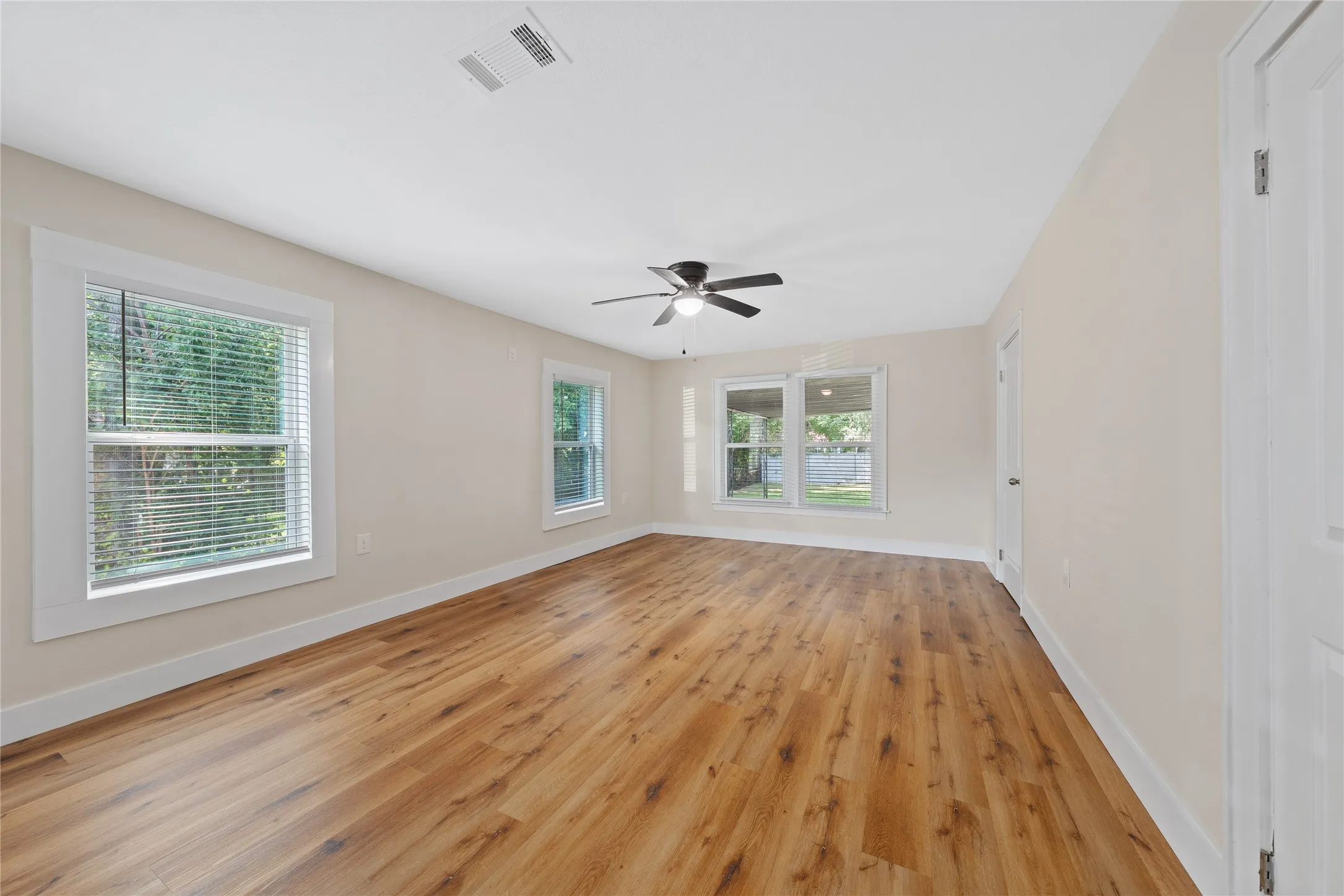 Single Family Residence For Sale in Mc Lennan County , 612 N 35th Street, Waco, Texas 76710, 3 Bedroom, 2 Bathroom, 1 Garage spaces, 1,516 Sqft, built in 1938, mls#21340971, Real Estate Agent in Waco, Homes For Sale in Mc Lennan county, Homes For Sale in Waco, Realtor in Waco Texas, Real Estate Brokerage Independent Realty Texas, Luminita Cordes Realtor