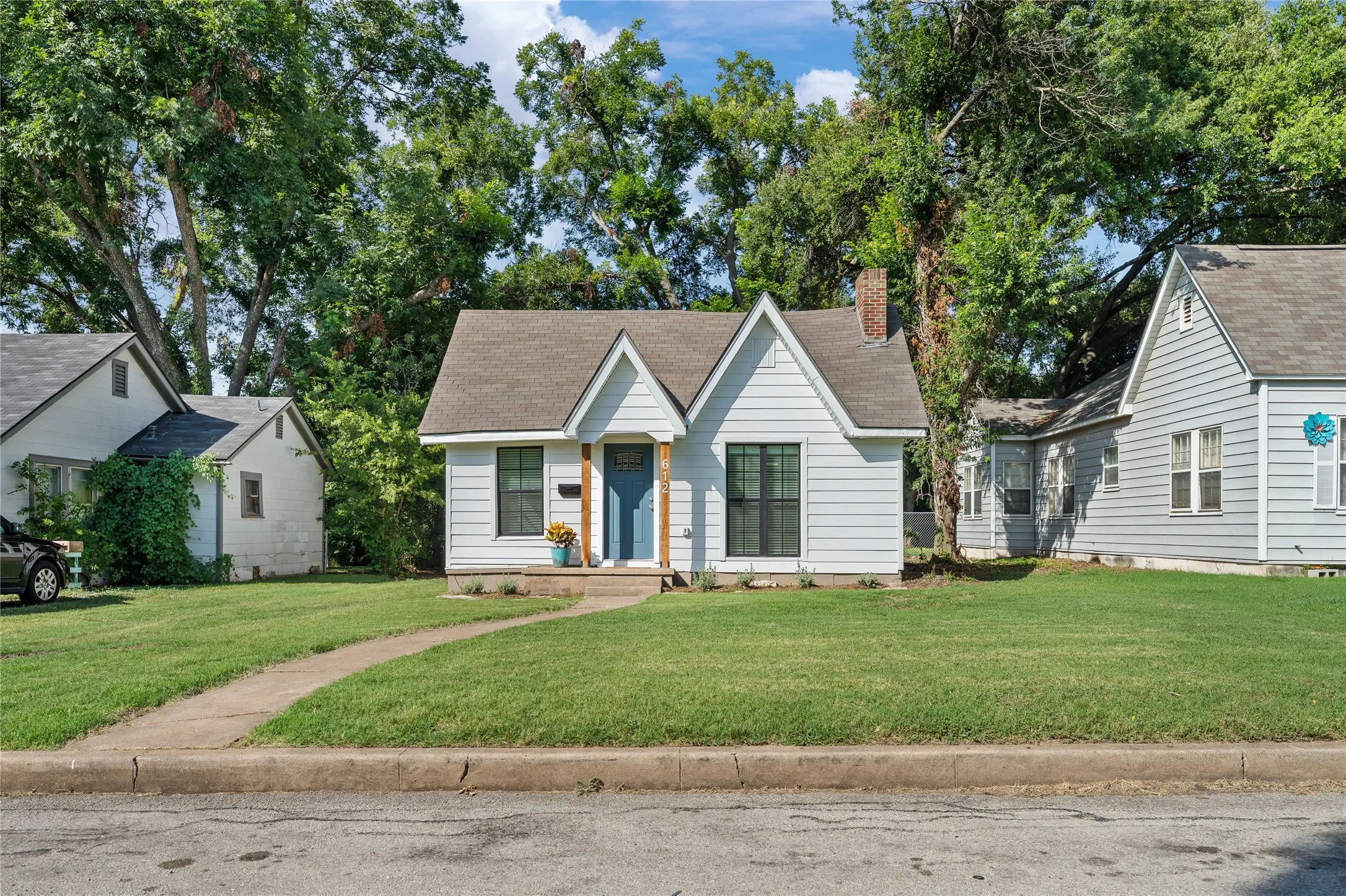Single Family Residence For Sale in Mc Lennan County , 612 N 35th Street, Waco, Texas 76710, 3 Bedroom, 2 Bathroom, 1 Garage spaces, 1,516 Sqft, built in 1938, mls#21340971, Real Estate Agent in Waco, Homes For Sale in Mc Lennan county, Homes For Sale in Waco, Realtor in Waco Texas, Real Estate Brokerage Independent Realty Texas, Luminita Cordes Realtor