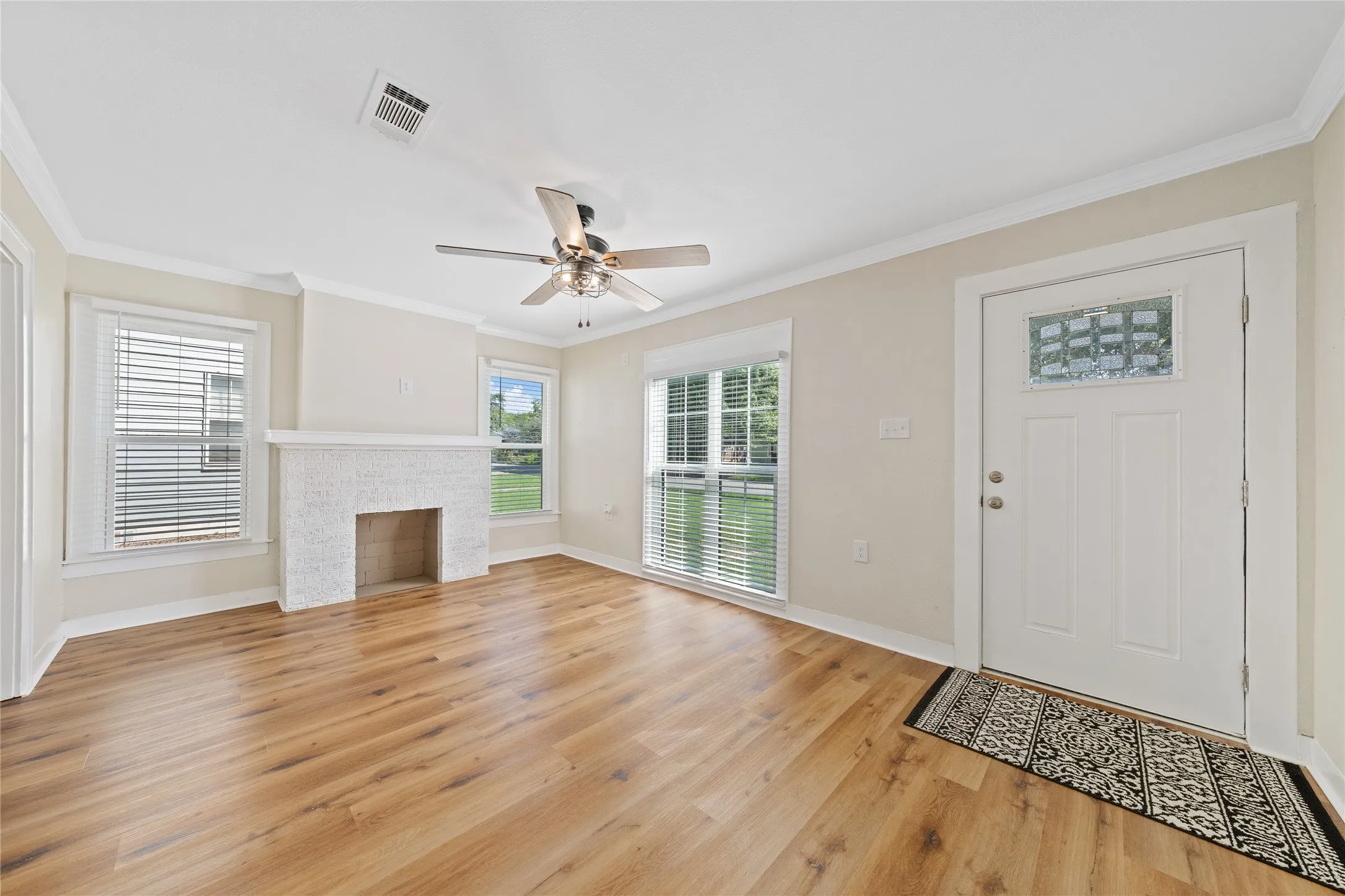Single Family Residence For Sale in Mc Lennan County , 612 N 35th Street, Waco, Texas 76710, 3 Bedroom, 2 Bathroom, 1 Garage spaces, 1,516 Sqft, built in 1938, mls#21340971, Real Estate Agent in Waco, Homes For Sale in Mc Lennan county, Homes For Sale in Waco, Realtor in Waco Texas, Real Estate Brokerage Independent Realty Texas, Luminita Cordes Realtor