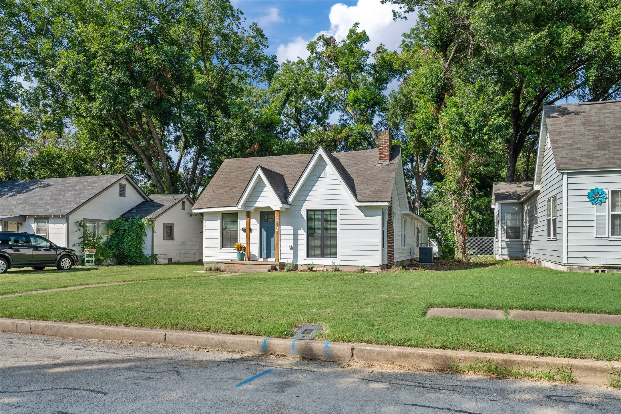 Single Family Residence For Sale in Mc Lennan County , 612 N 35th Street, Waco, Texas 76710, 3 Bedroom, 2 Bathroom, 1 Garage spaces, 1,516 Sqft, built in 1938, mls#21340971, Real Estate Agent in Waco, Homes For Sale in Mc Lennan county, Homes For Sale in Waco, Realtor in Waco Texas, Real Estate Brokerage Independent Realty Texas, Luminita Cordes Realtor