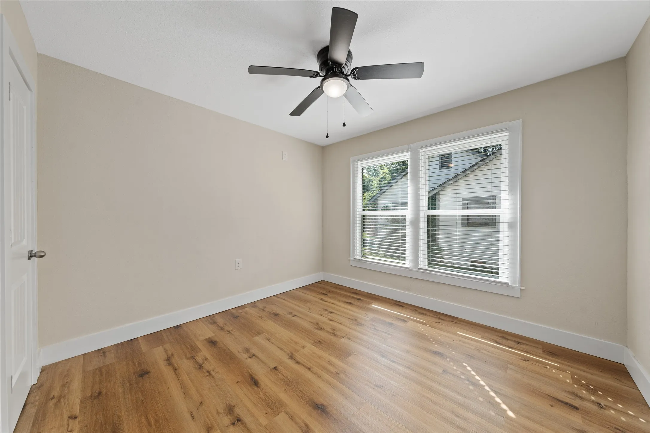 Single Family Residence For Sale in Mc Lennan County , 612 N 35th Street, Waco, Texas 76710, 3 Bedroom, 2 Bathroom, 1 Garage spaces, 1,516 Sqft, built in 1938, mls#21340971, Real Estate Agent in Waco, Homes For Sale in Mc Lennan county, Homes For Sale in Waco, Realtor in Waco Texas, Real Estate Brokerage Independent Realty Texas, Luminita Cordes Realtor