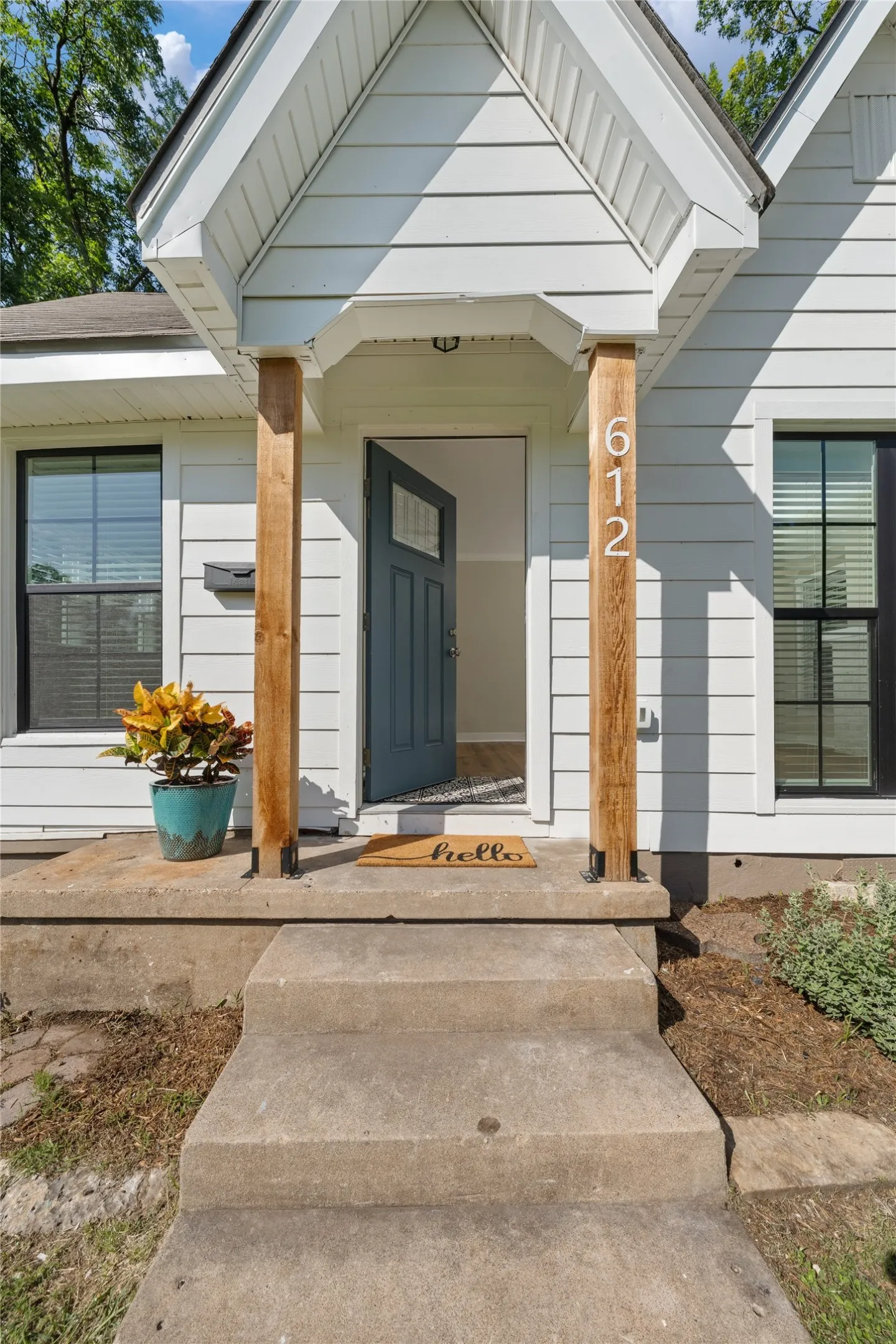 Single Family Residence For Sale in Mc Lennan County , 612 N 35th Street, Waco, Texas 76710, 3 Bedroom, 2 Bathroom, 1 Garage spaces, 1,516 Sqft, built in 1938, mls#21340971, Real Estate Agent in Waco, Homes For Sale in Mc Lennan county, Homes For Sale in Waco, Realtor in Waco Texas, Real Estate Brokerage Independent Realty Texas, Luminita Cordes Realtor