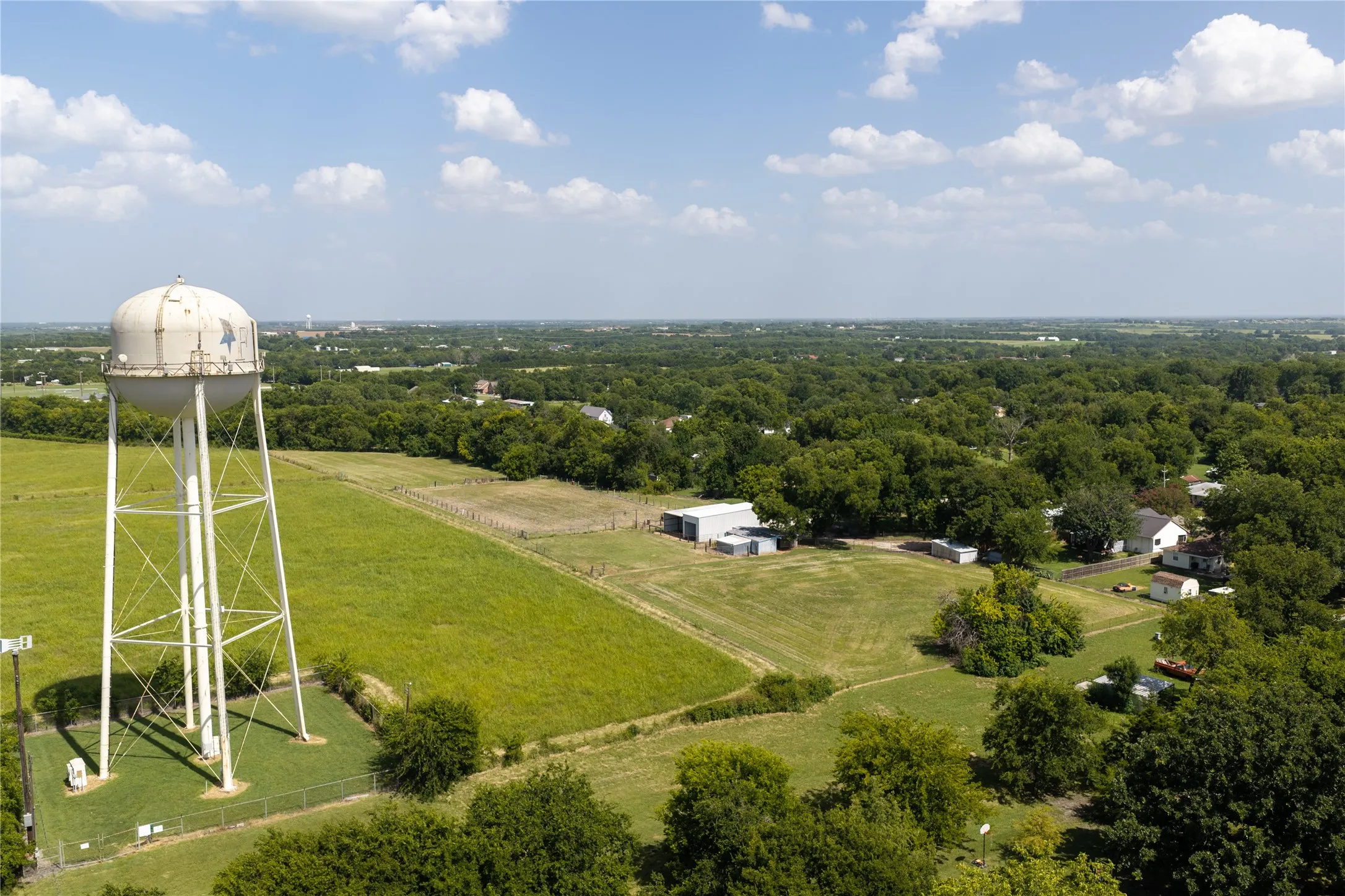Single Family Residence For Sale in Collin County , 205 Murchison Street, Farmersville, Texas 75442, 3 Bedroom, 2 Bathroom, 2 Garage spaces, 1,836 Sqft, built in 1984, mls#21330994, Real Estate Agent in Farmersville, Homes For Sale in Collin county, Homes For Sale in Farmersville, Realtor in Farmersville Texas, Real Estate Brokerage Independent Realty Texas, Luminita Cordes Realtor