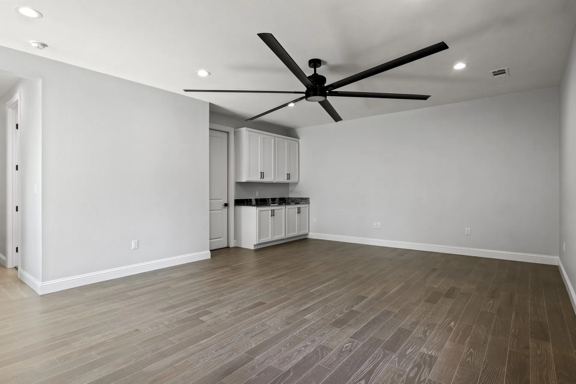 Single Family Residence For Sale in Titus County , 1013 County Road 4420, Mt Pleasant, Texas 75455, 4 Bedrooms, 4 Bathrooms, 2 Garage spaces, 3,819 Sqft, built in 2023, Price $759,000, mls#21341016, Real Estate Agent in Mt Pleasant, Homes For Sale in Titus county, Homes For Sale in Mt Pleasant, Realtor in Mt Pleasant Texas, Real Estate Brokerage Independent Realty Texas, Luminita Cordes Realtor