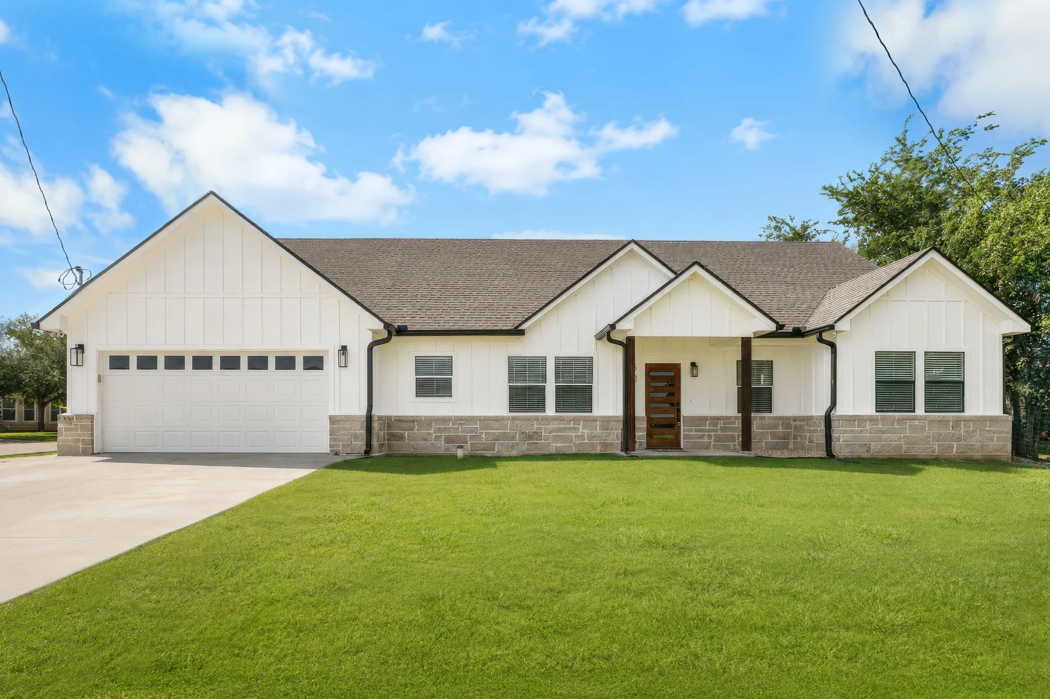 Single Family Residence For Sale in Mc Lennan County , 304 E Adams Street, Riesel, Texas 76682, 3 Bedroom, 3 Bathroom, 2 Garage spaces, 1,668 Sqft, built in 2023, mls#21340671, Real Estate Agent in Riesel, Homes For Sale in Mc Lennan county, Homes For Sale in Riesel, Realtor in Riesel Texas, Real Estate Brokerage Independent Realty Texas, Luminita Cordes Realtor